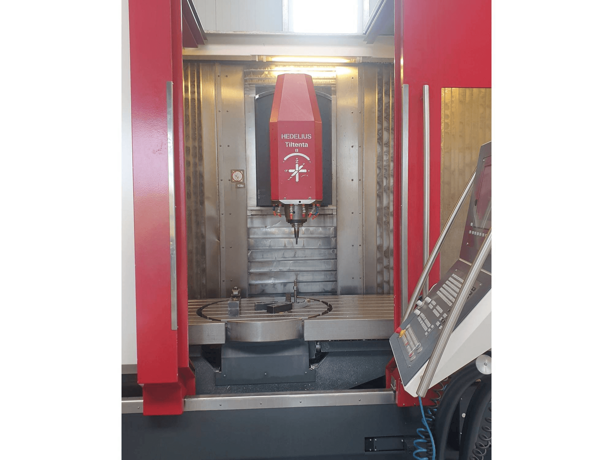 Vooraanzicht van HEDELIUS Tiltenta 7 machine