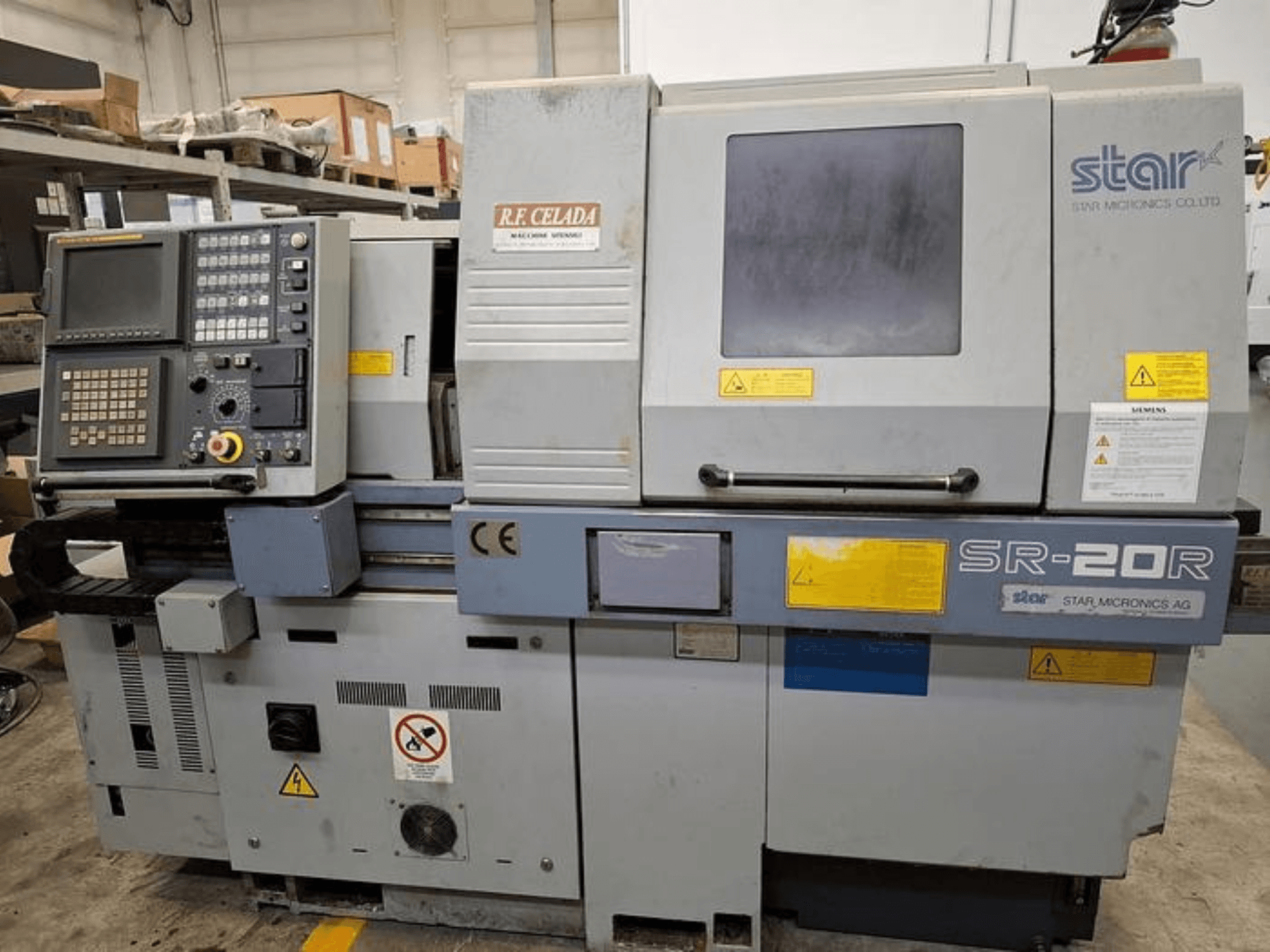 Star SR-20R CNC draaibank met bedieningspaneel, vooraanzicht, met bedieningsknoppen, scherm en veiligheidslabels.