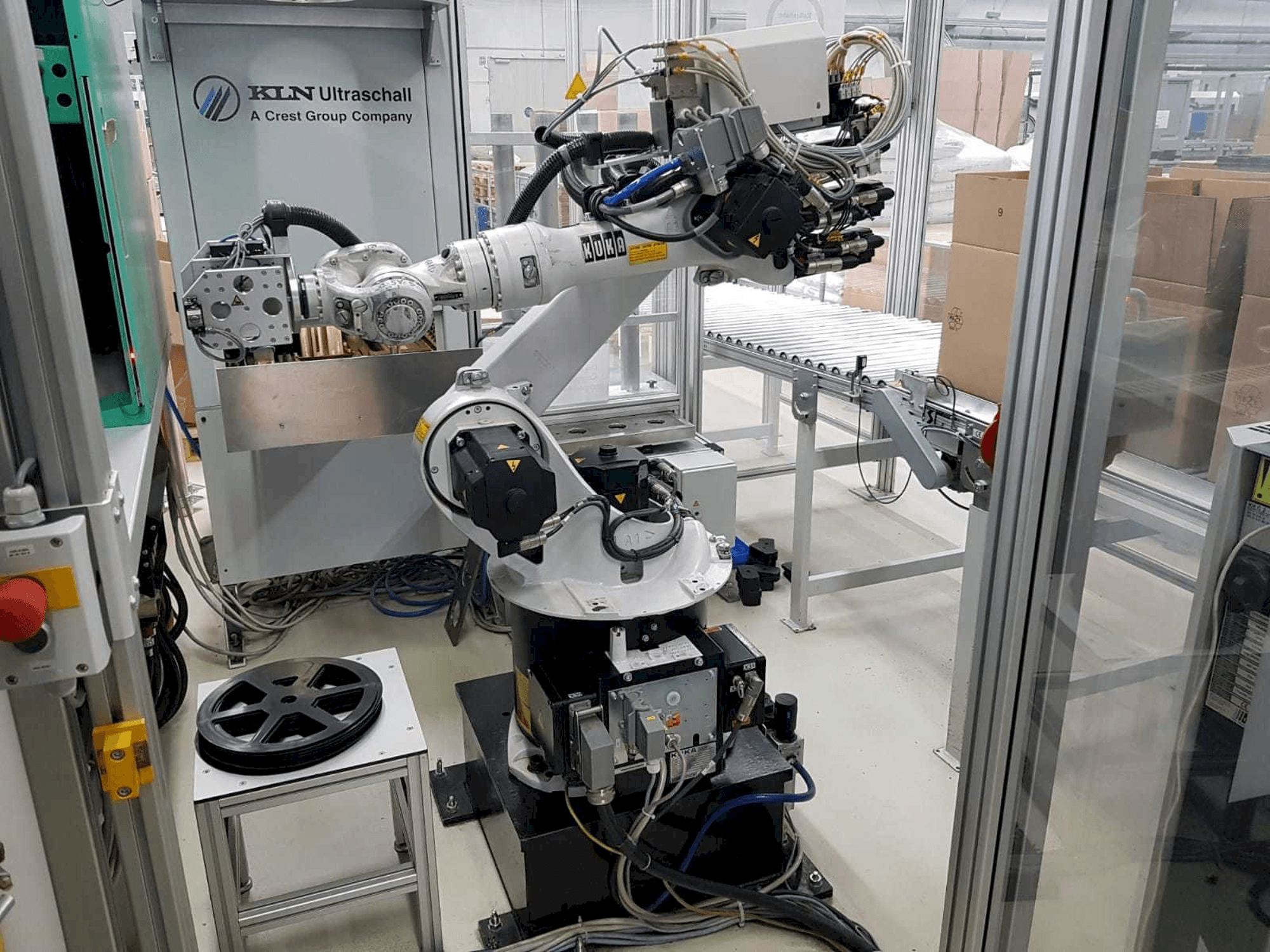 Vooraanzicht van KUKA KR 16 machine