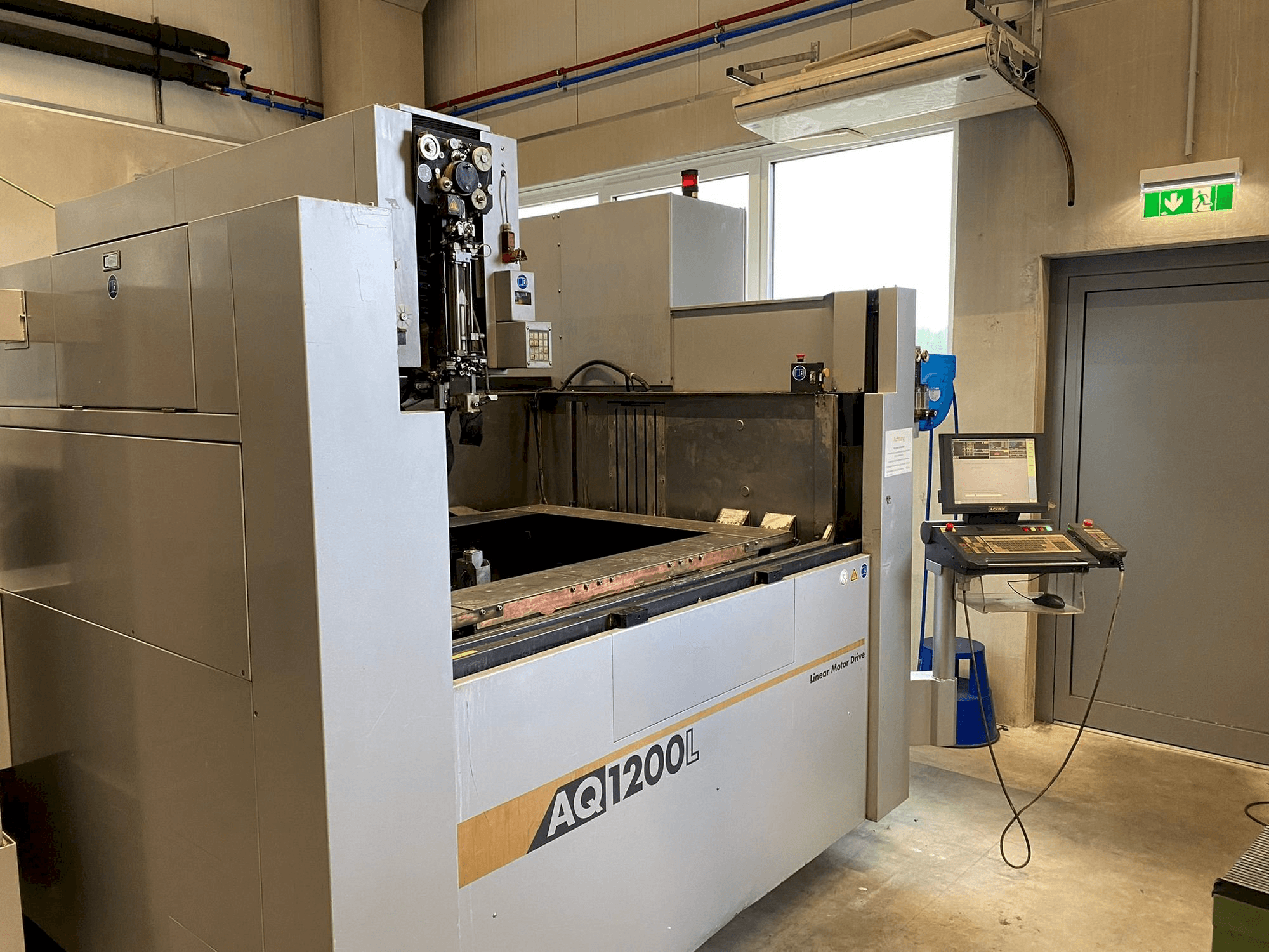 Vooraanzicht van Sodick Pn1200t machine