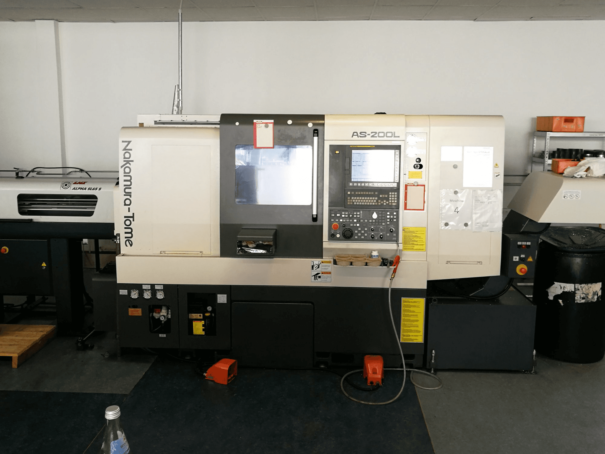 Vooraanzicht van NAKAMURA-TOME AS-200L machine
