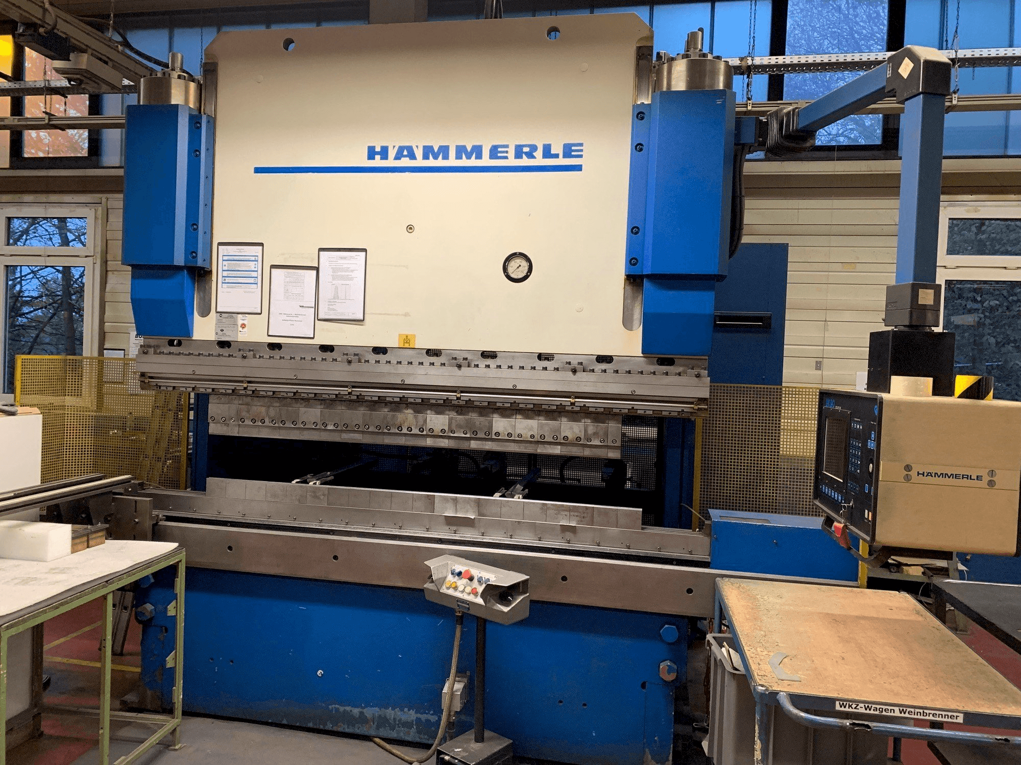 Vooraanzicht van HAMMERLE AP 200 2600 Serie 3 machine