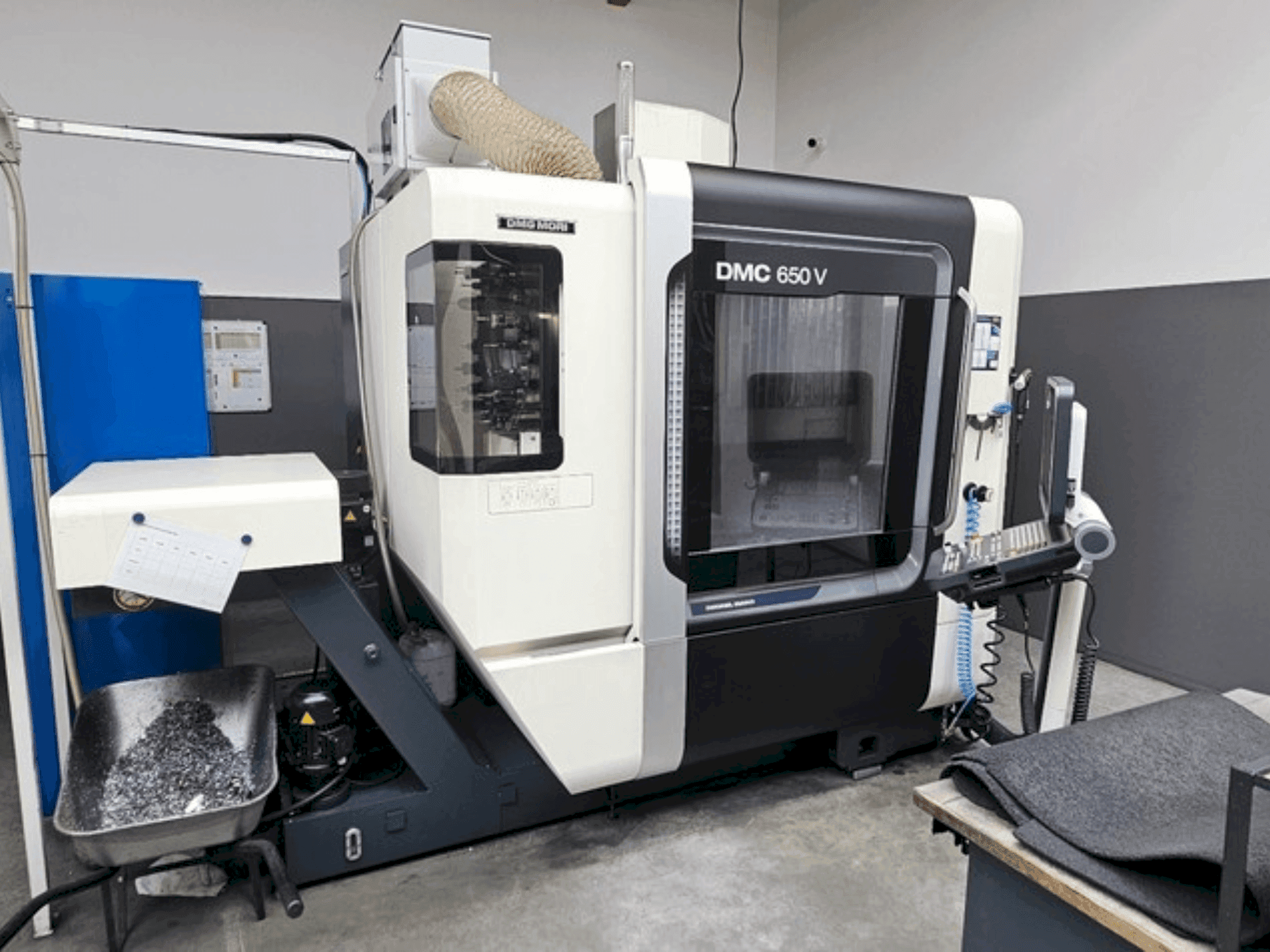 Vooraanzicht van DMG MORI DMC 650V machine
