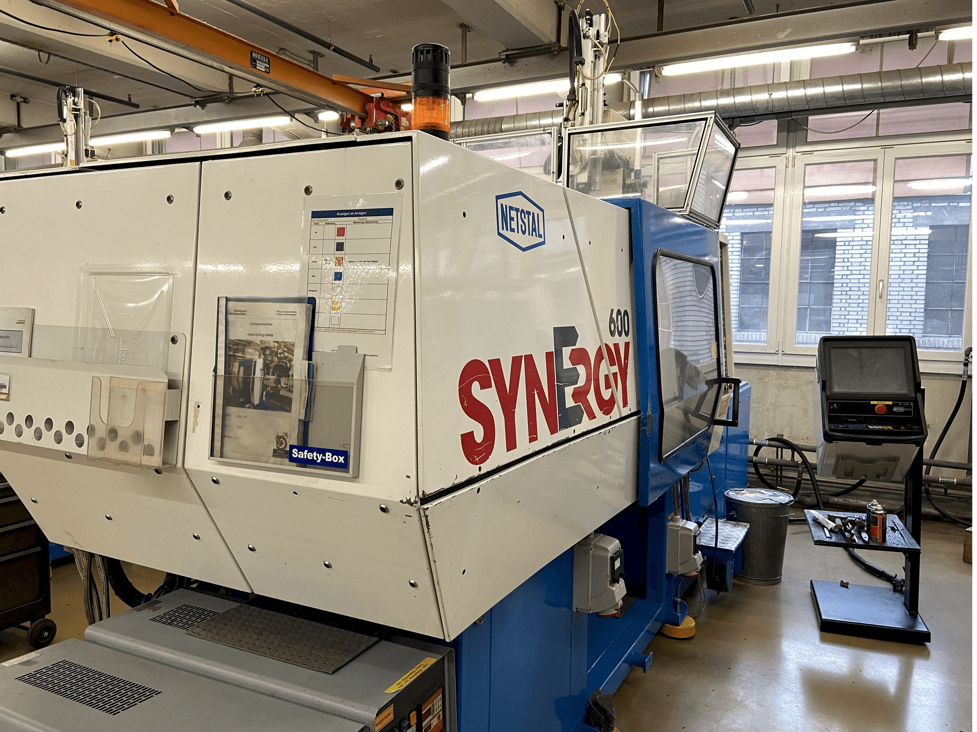 Vooraanzicht van Netstal Synergy 600-60 machine