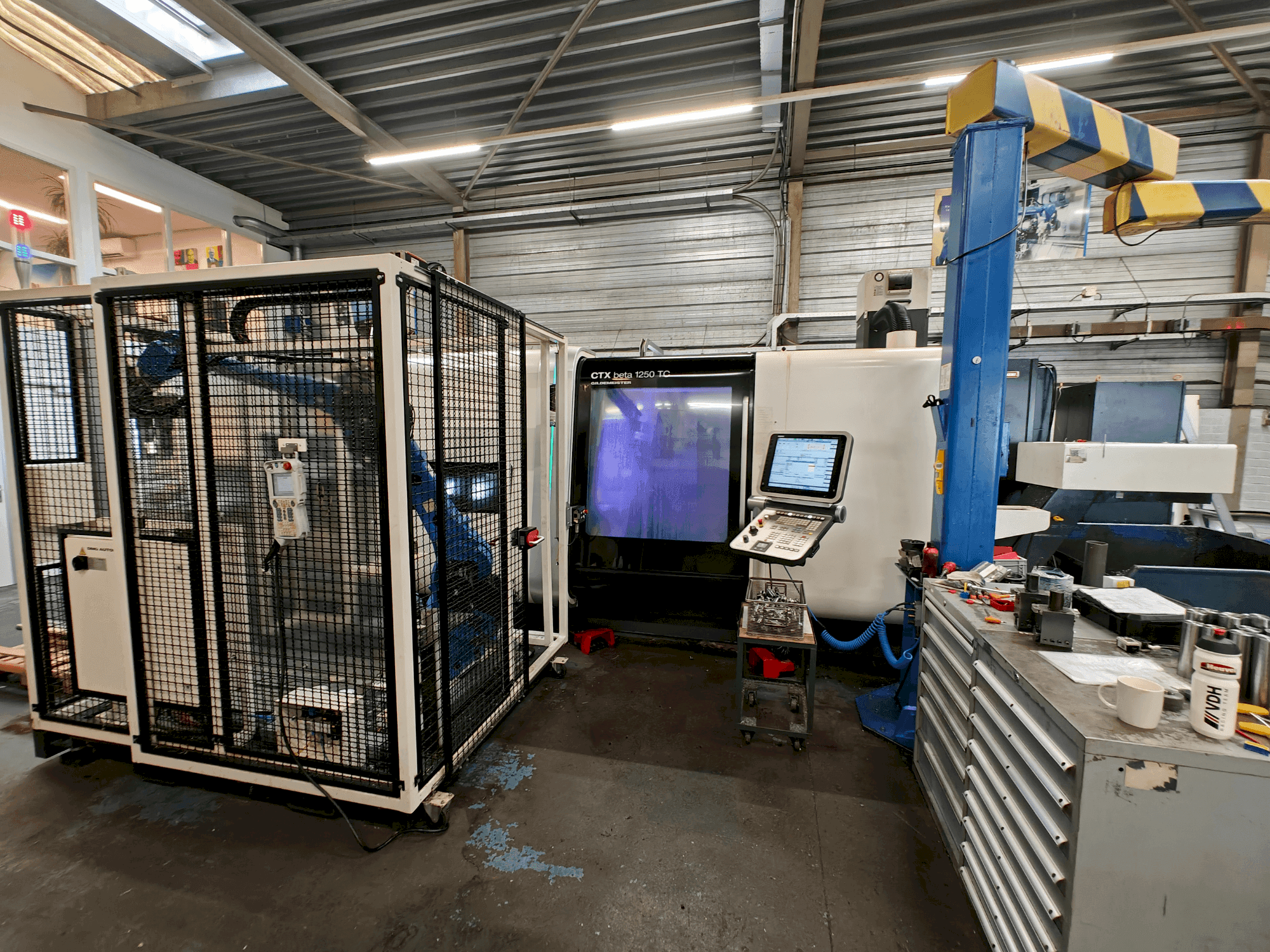 Vooraanzicht van DMG CTX beta 1250 4 A machine