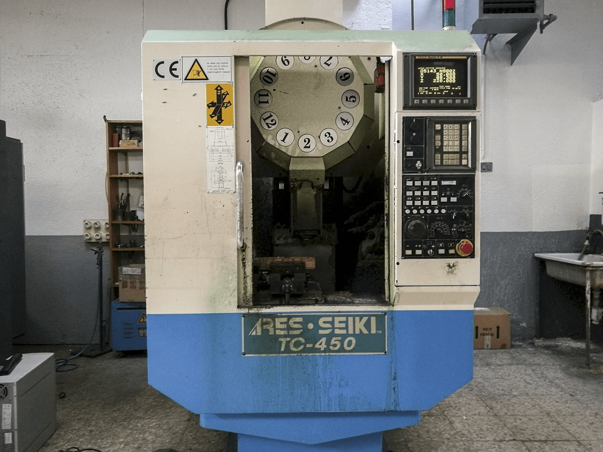 Vooraanzicht van ARES TC-450 machine