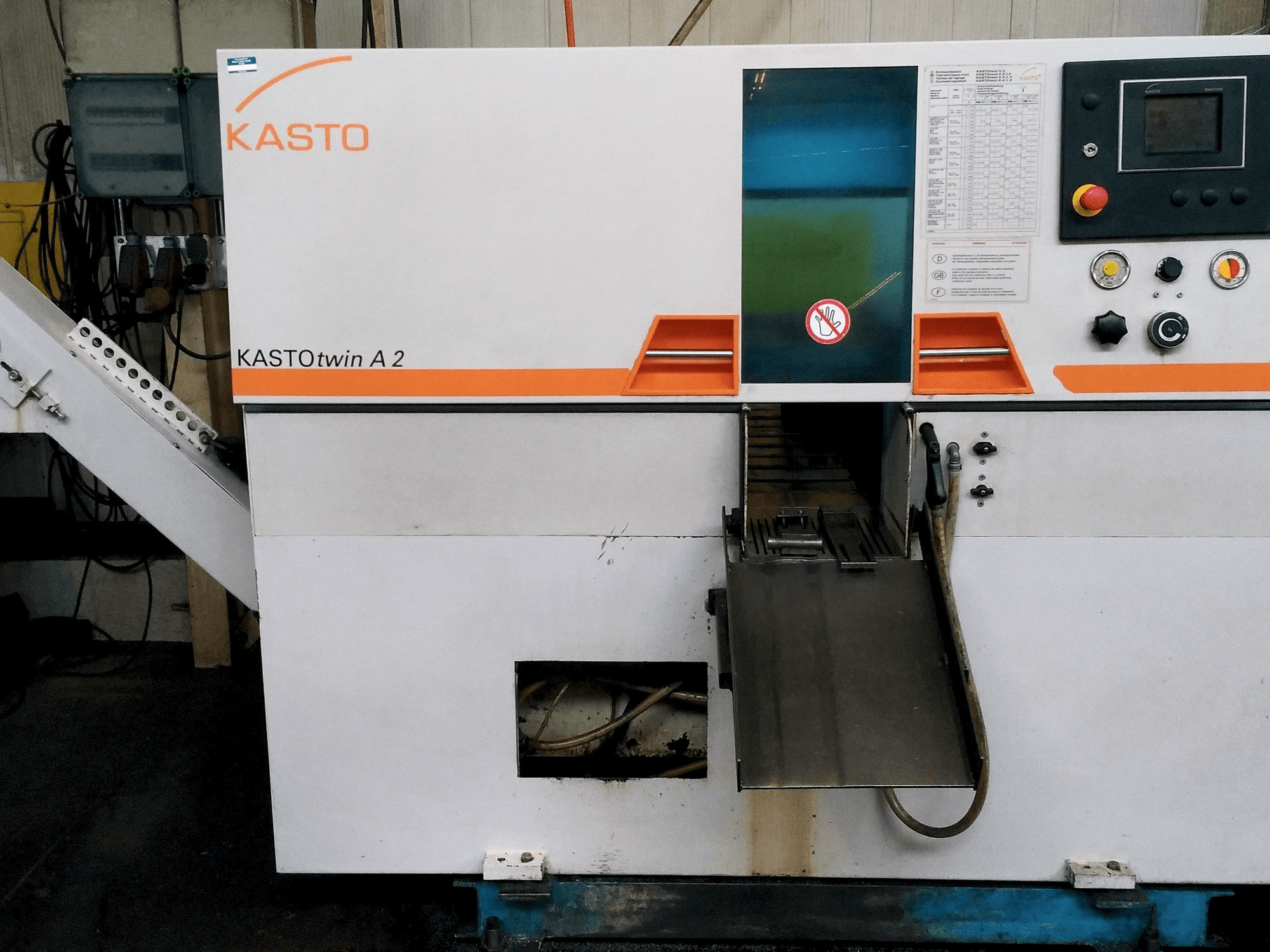 Vooraanzicht van KASTO twin A2 machine