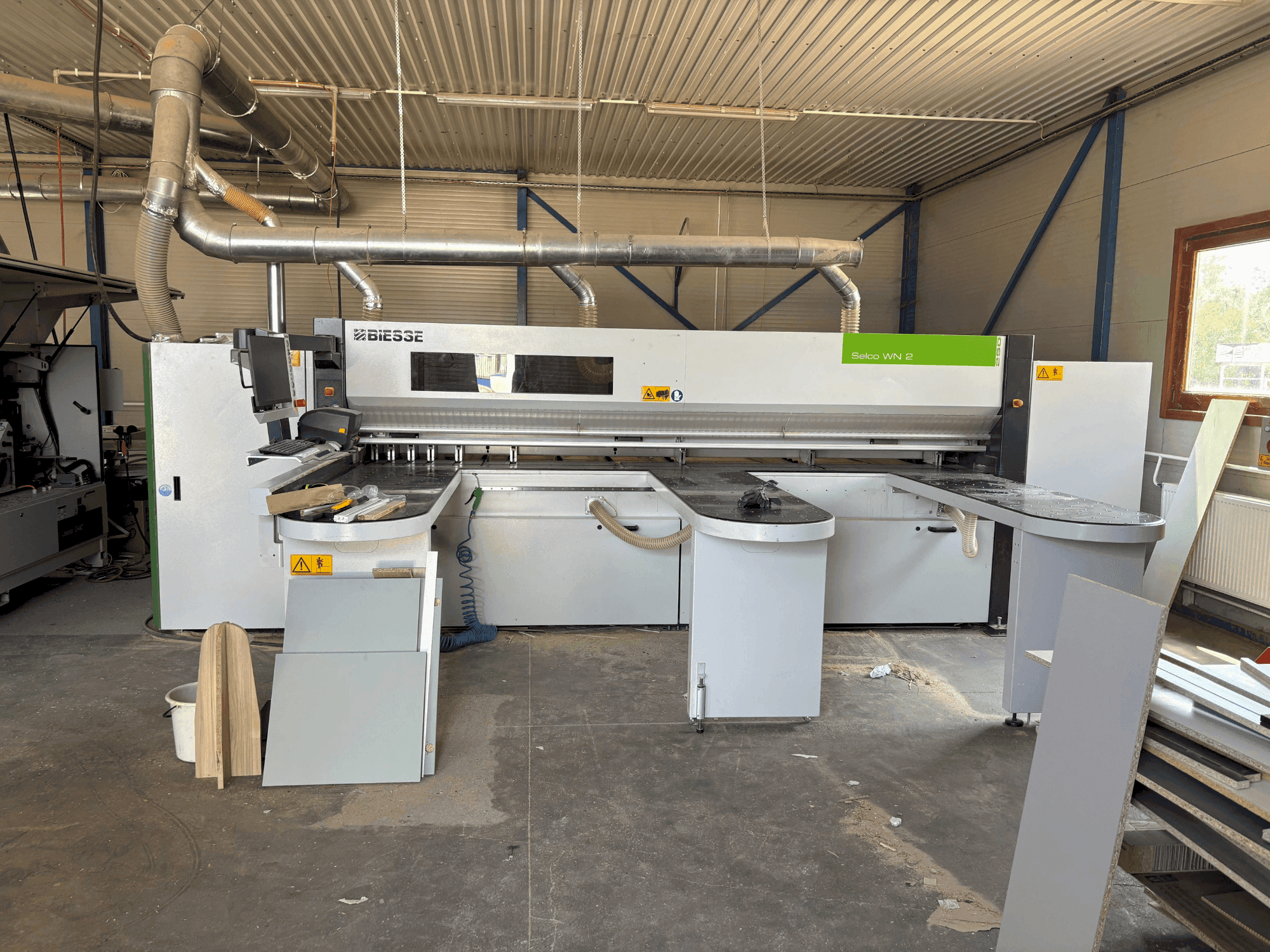 Vooraanzicht van BIESSE Selco WN 2 machine