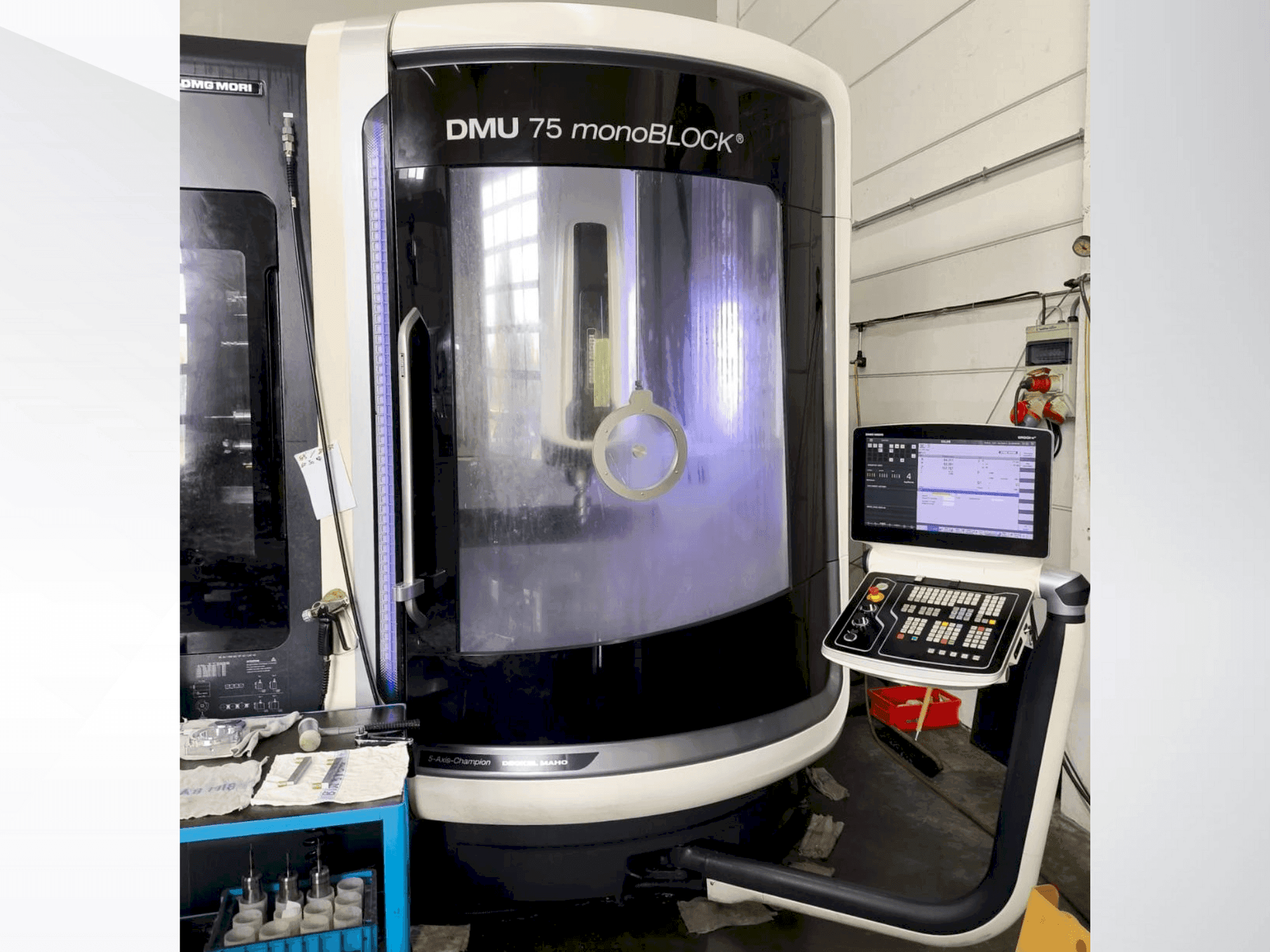 Vooraanzicht van DMG MORI DMU 75 monoBlock machine