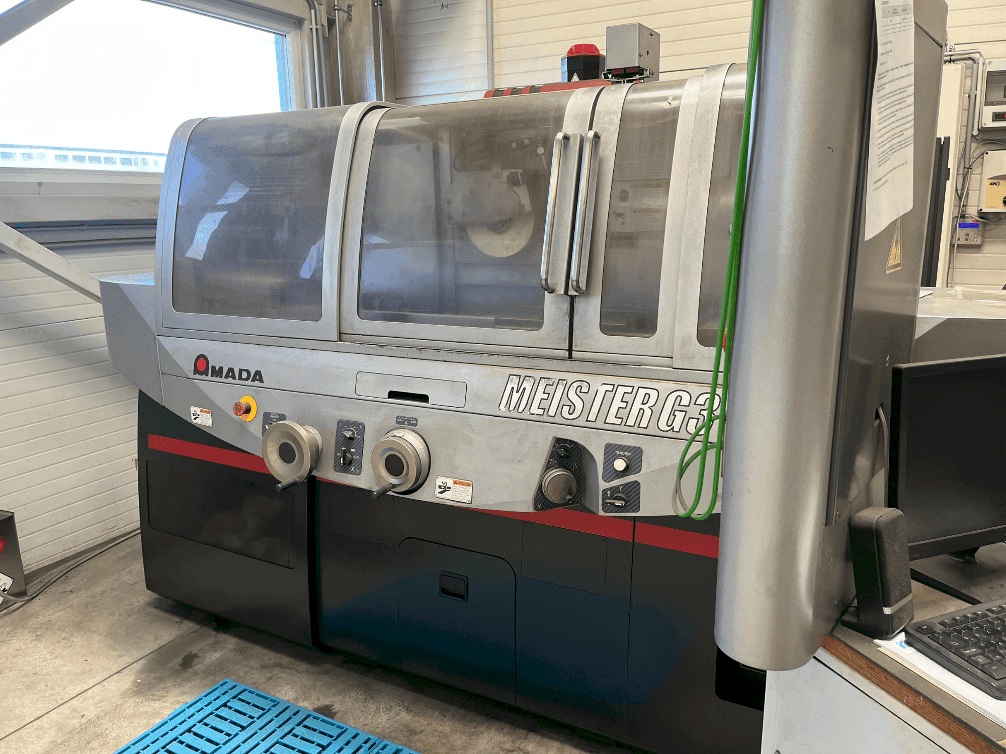 Vooraanzicht van AMADA MEISTER G3 machine