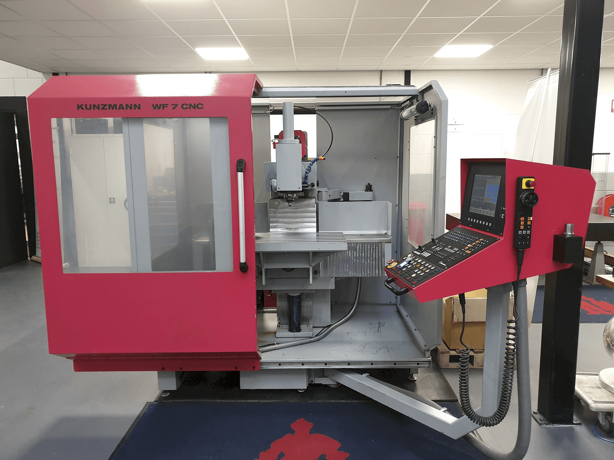 Vooraanzicht van KUNZMANN WF 7 CNC machine