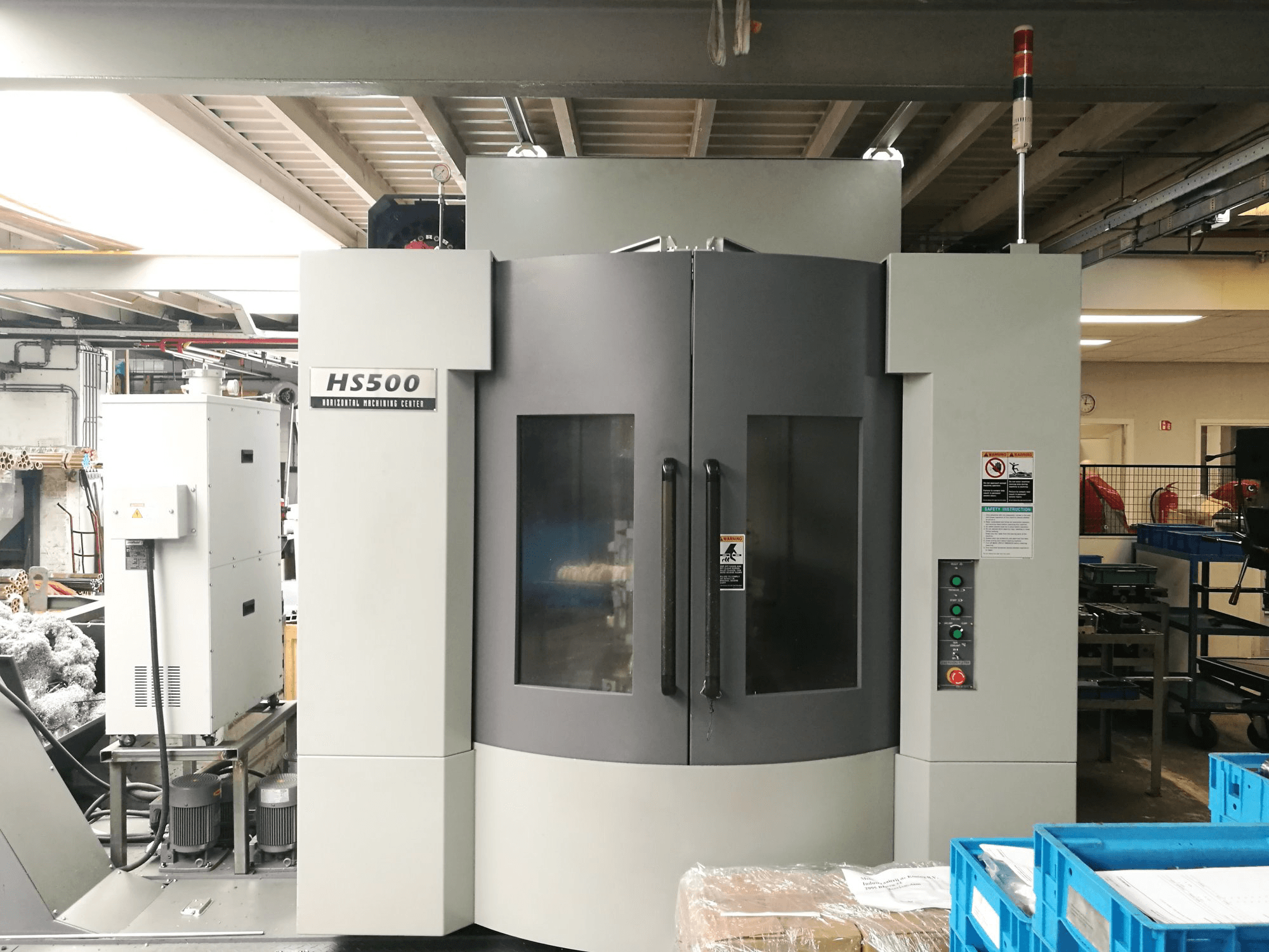 Vooraanzicht van Hyundai Kia HS500 machine