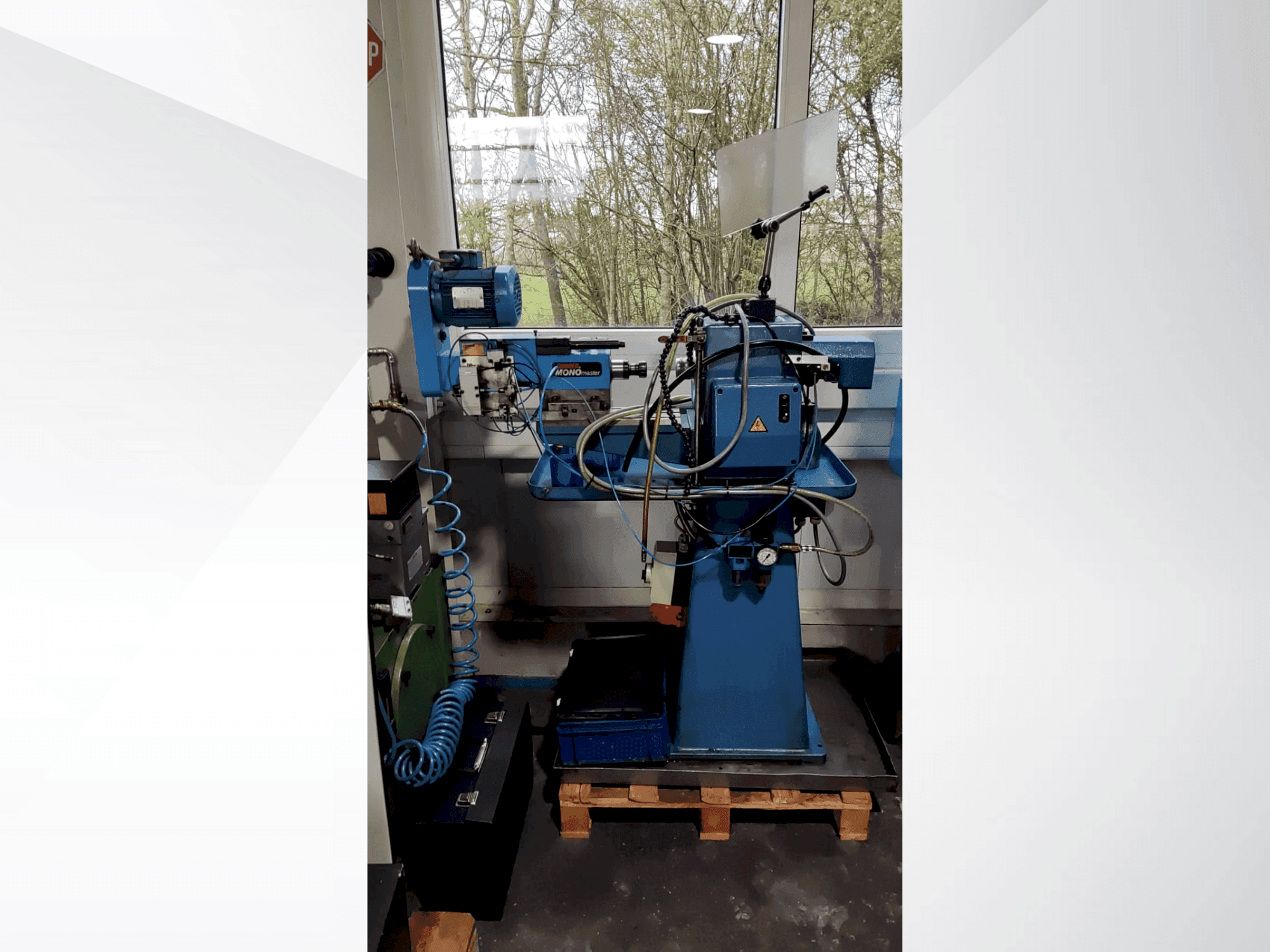 Vooraanzicht van Scherer - Feinbau PM1-FZ machine