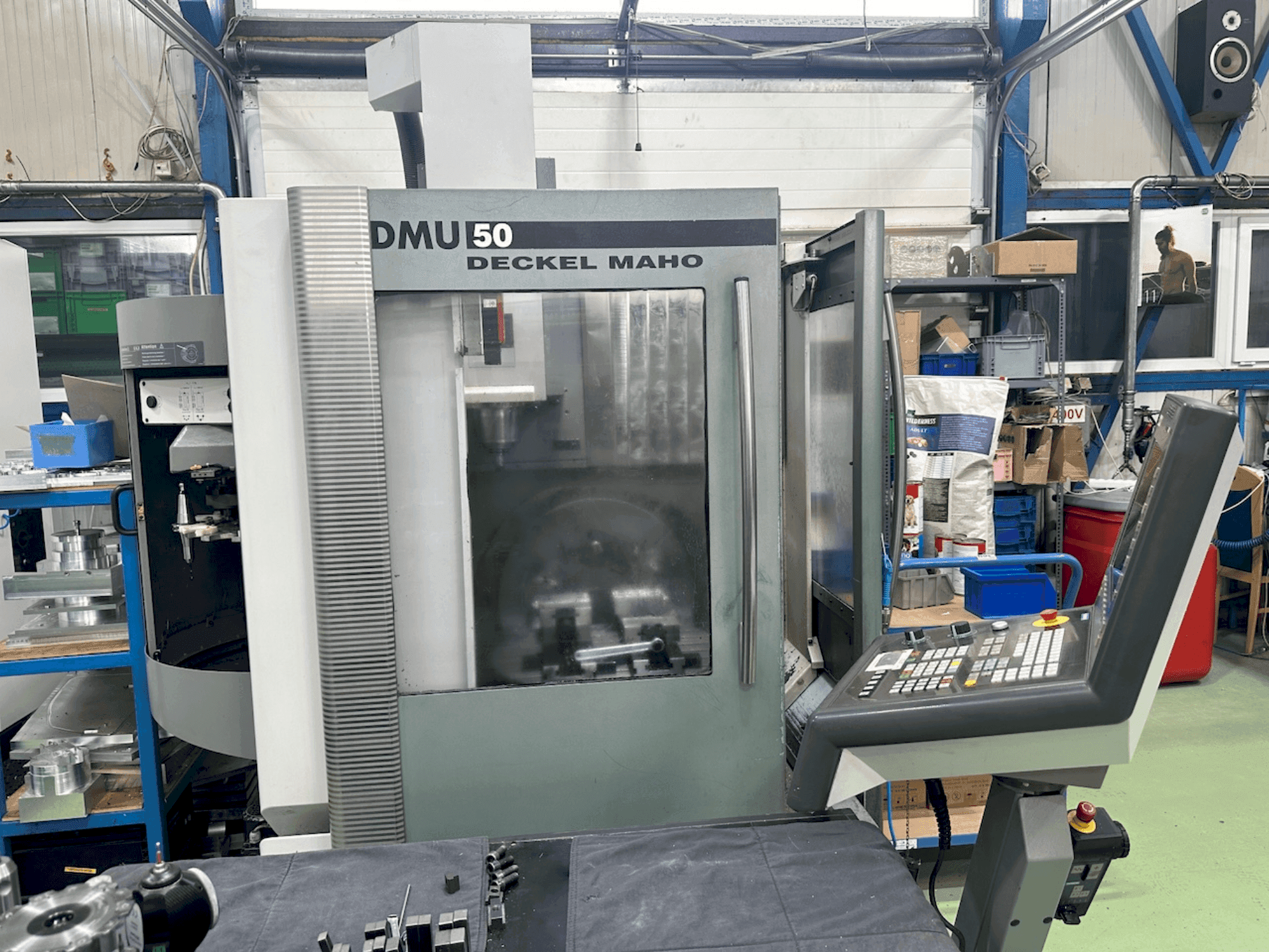 Vooraanzicht van DECKEL MAHO DMU 50 machine