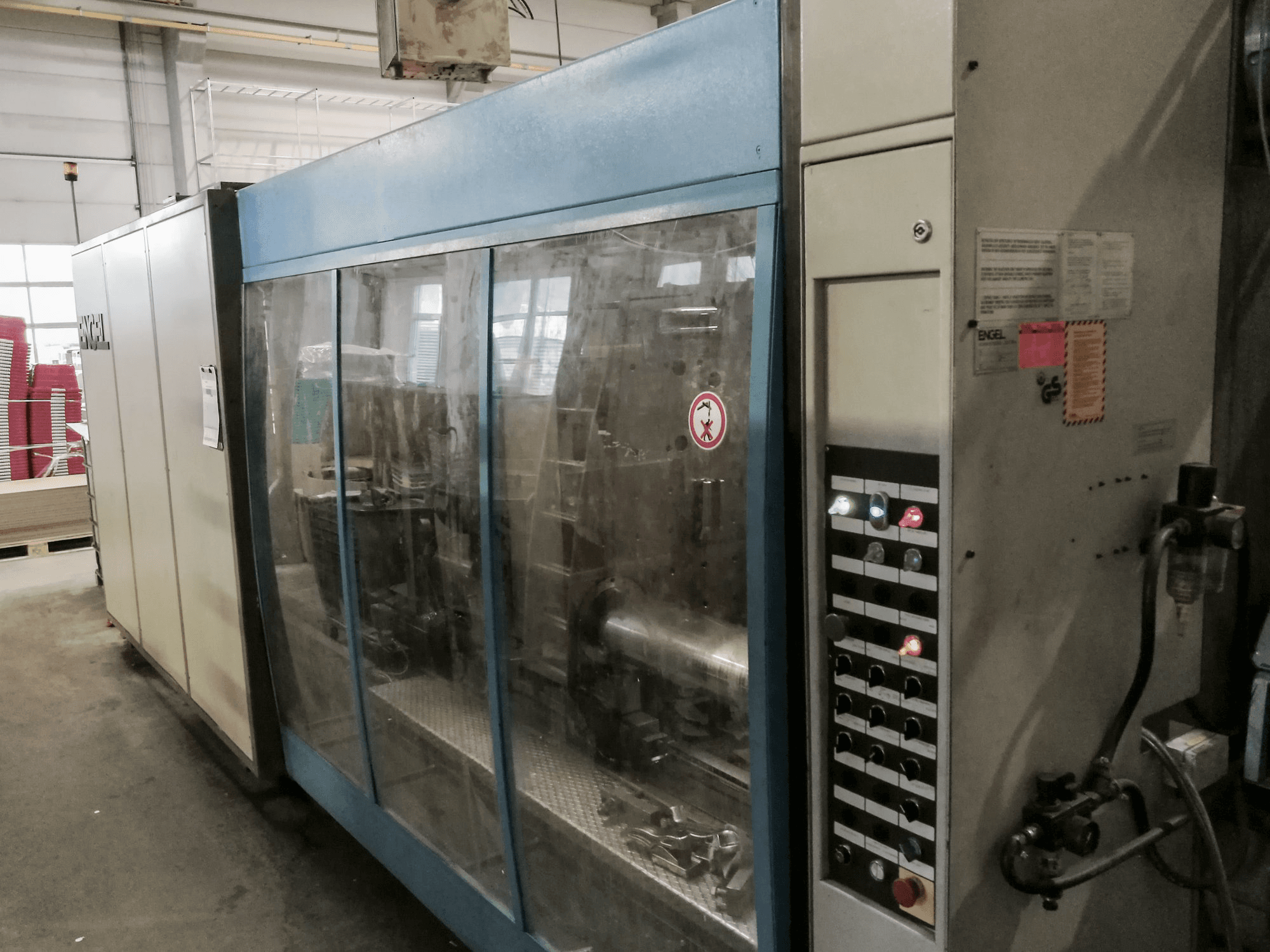 Recht aanzicht van ENGEL ES 7000/1200 B machine