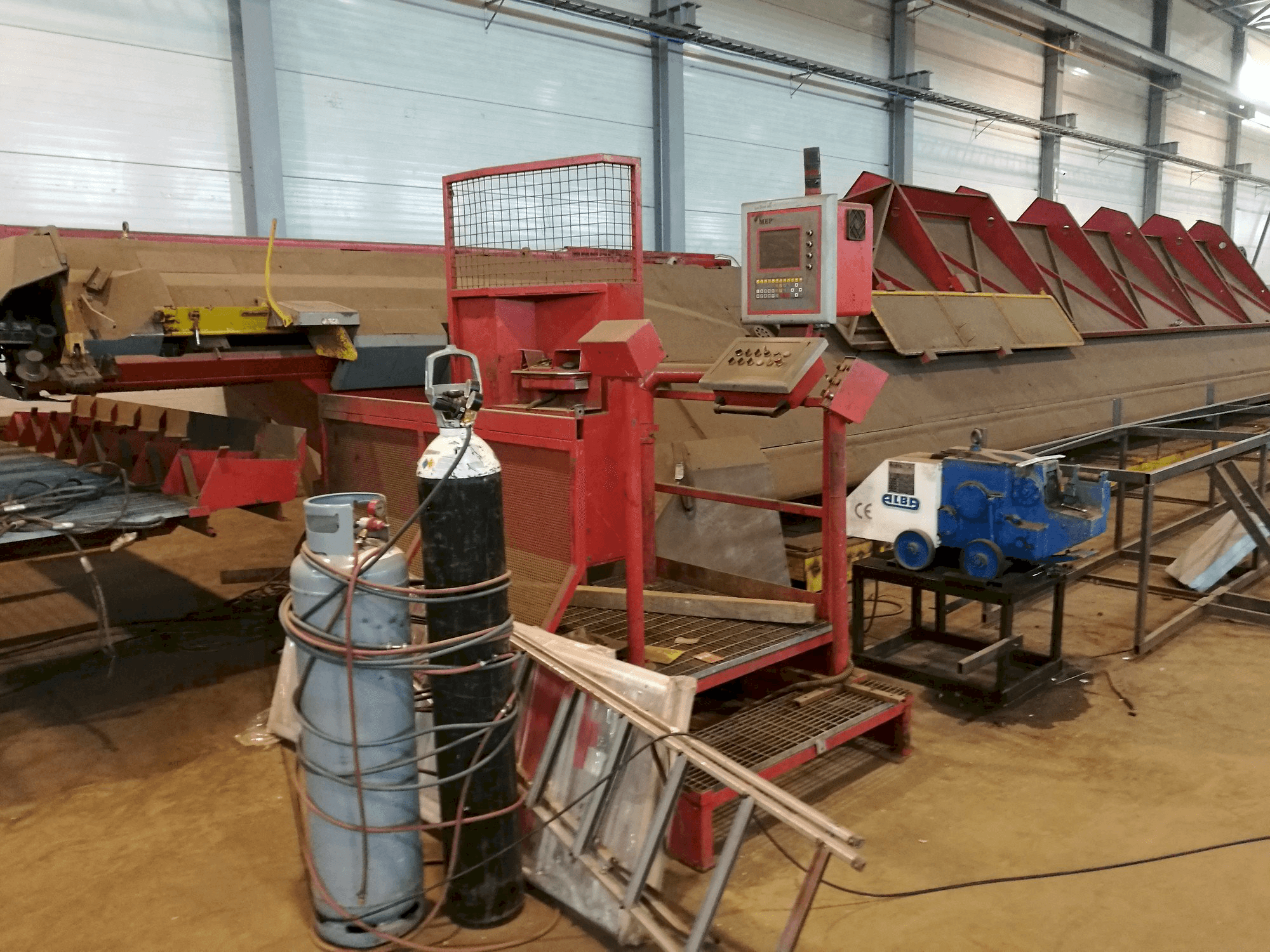 Vooraanzicht van MEP Syntax Line 25 machine