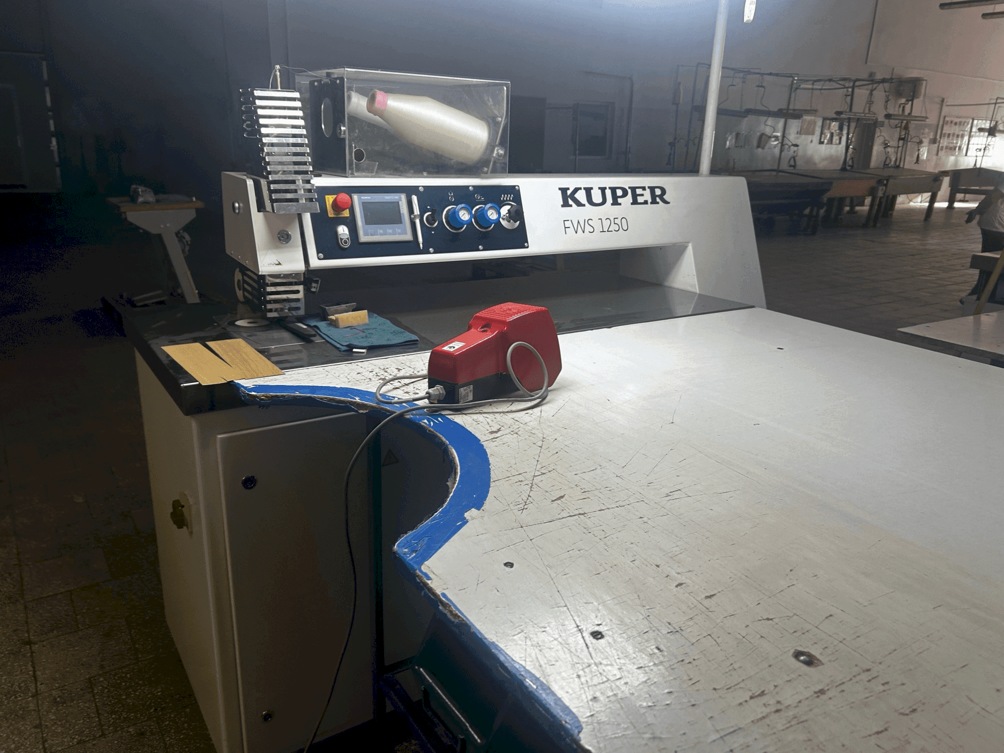 Vooraanzicht van KUPER FWS 1250 machine