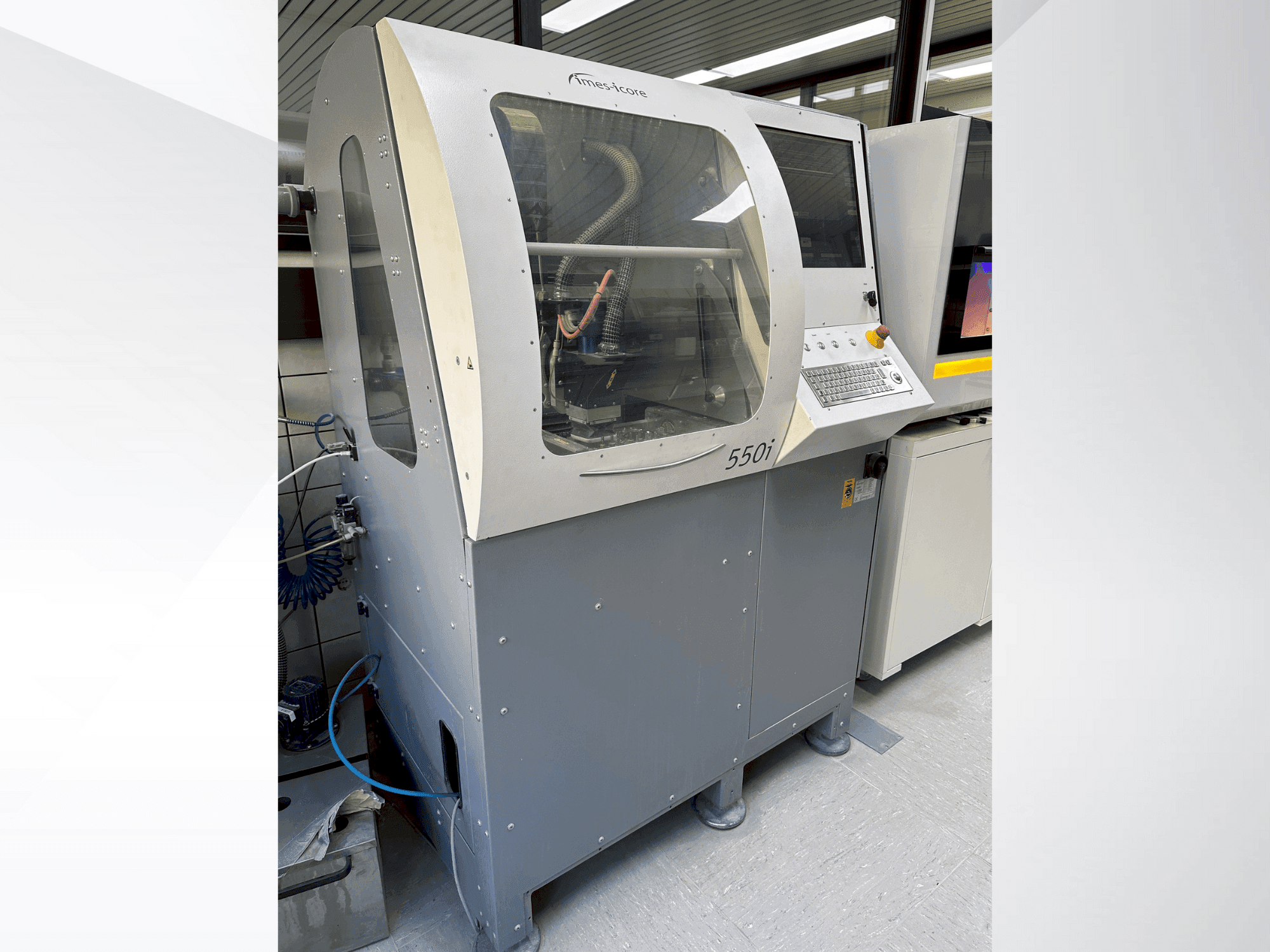 Vooraanzicht van Imes-Icore CORiTEC 550i machine