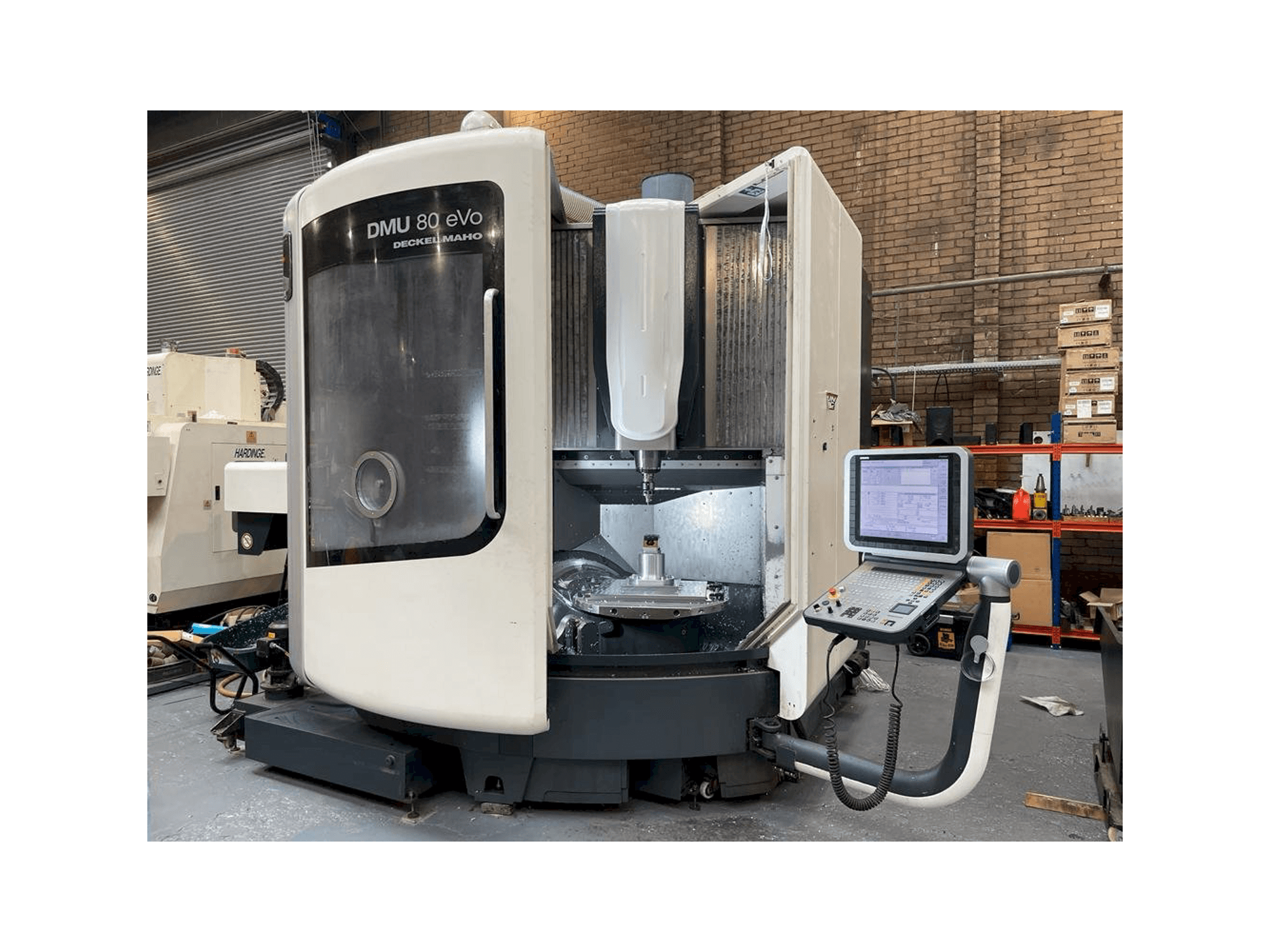 Vooraanzicht van DMG DMU 80 eVo Linear machine