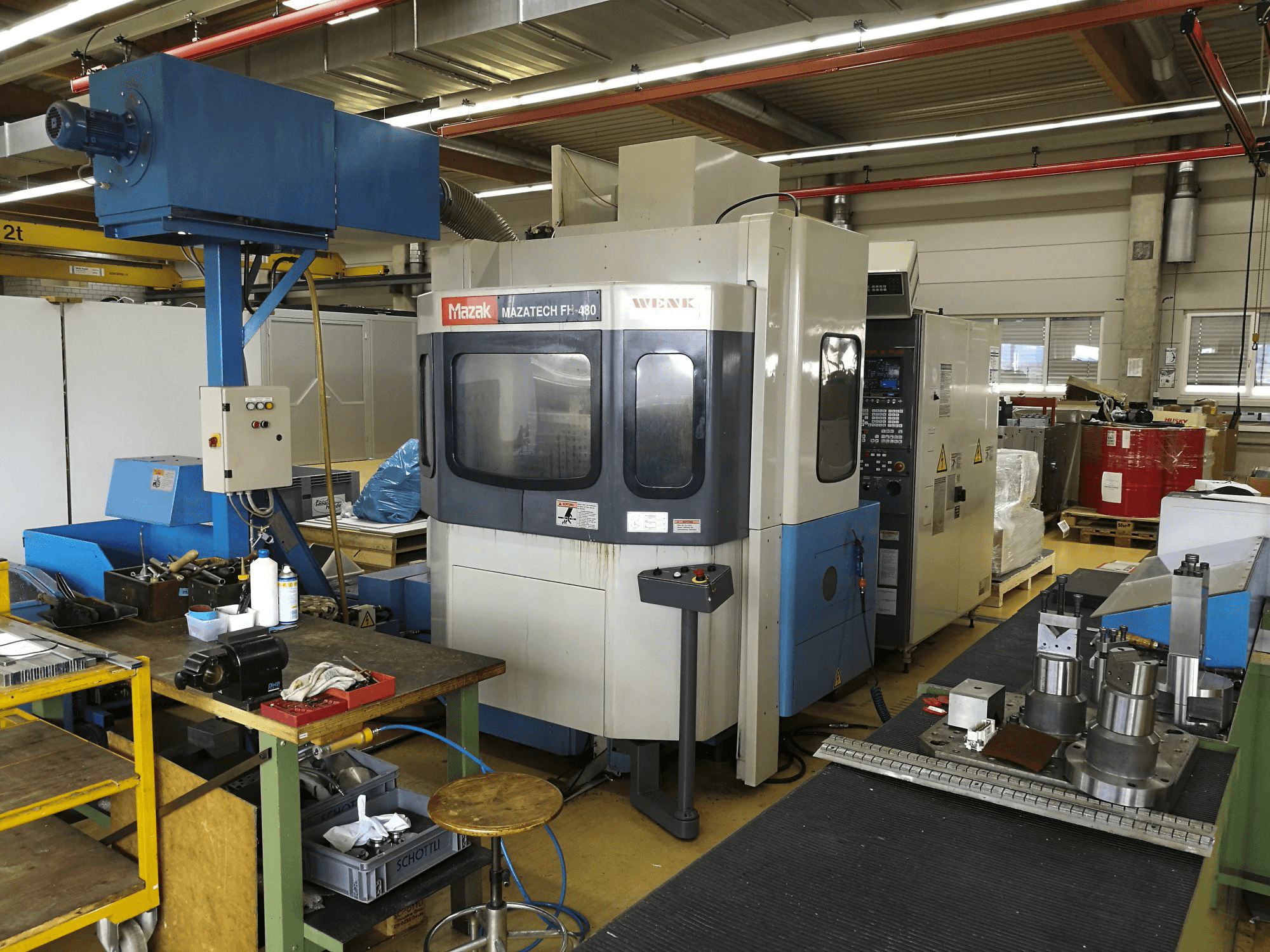 Recht aanzicht van Mazak FH-480 machine