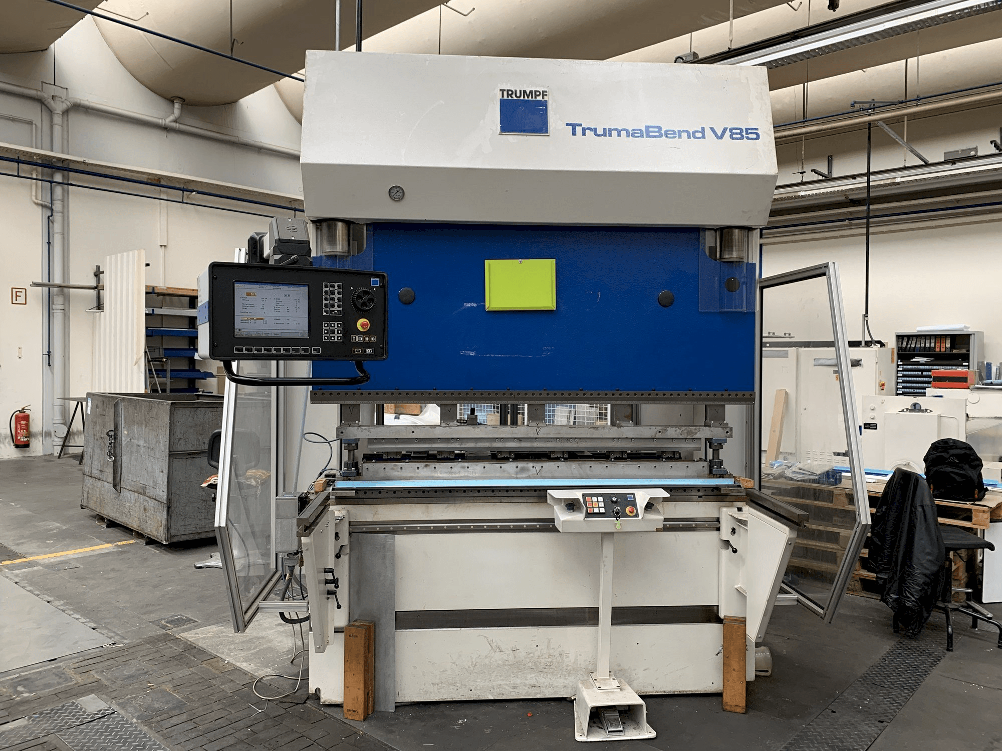 Vooraanzicht van Trumpf TrumaBend V85S machine