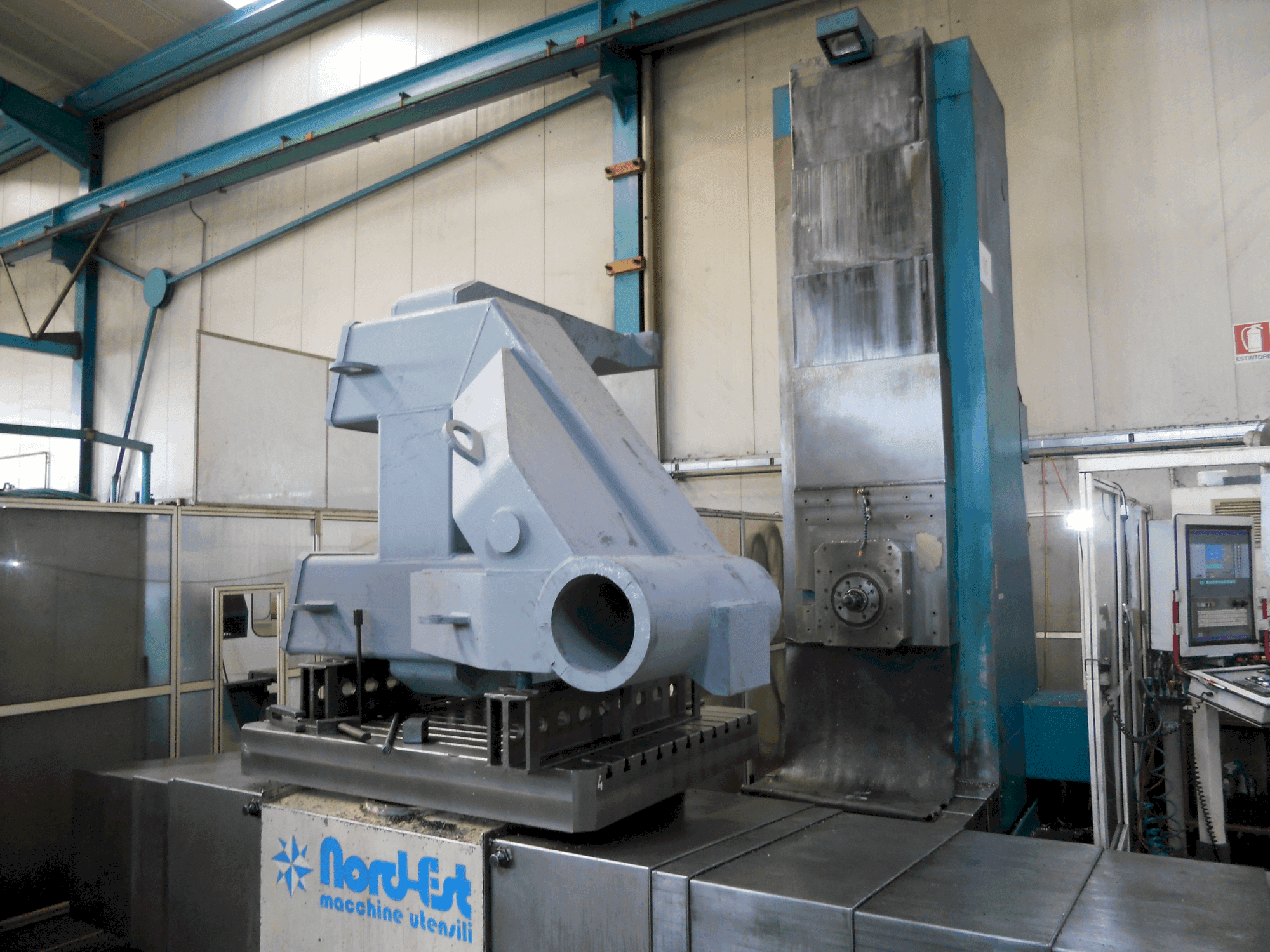 Vooraanzicht van NORDEST HYDRA MP 110 machine