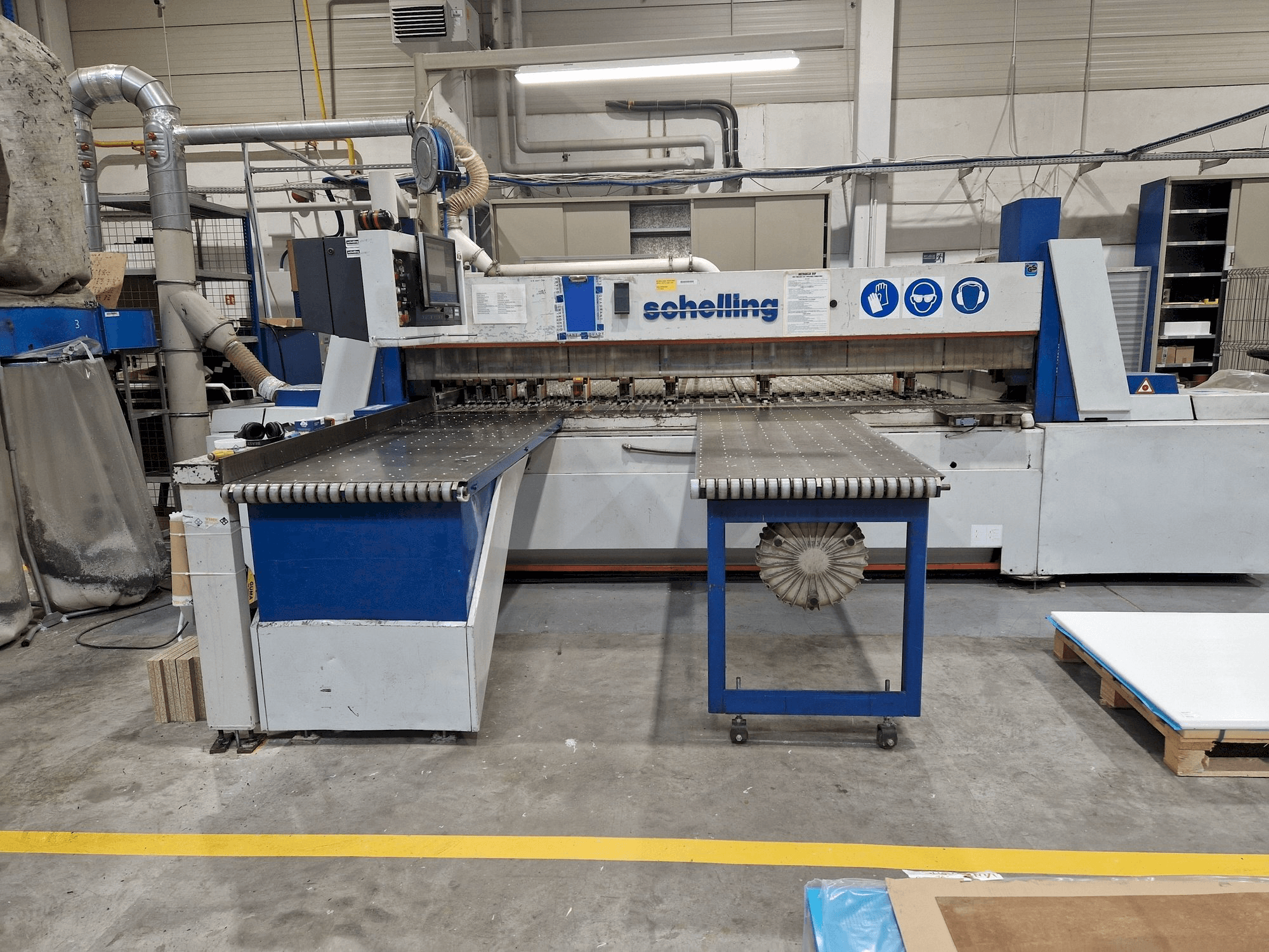 Vooraanzicht van SCHELLING FWM-330 machine