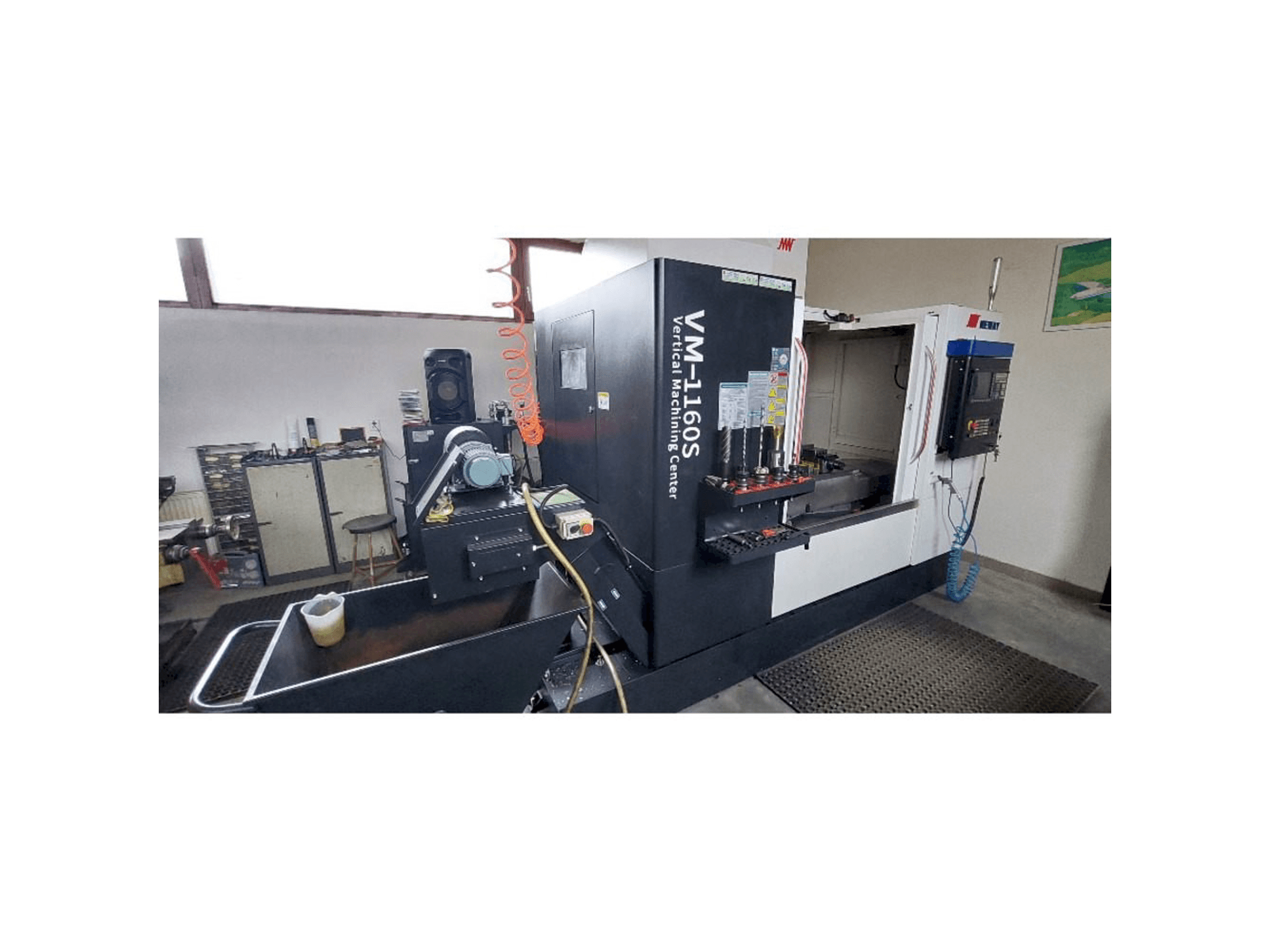 Vooraanzicht van Neway VM 1160 machine