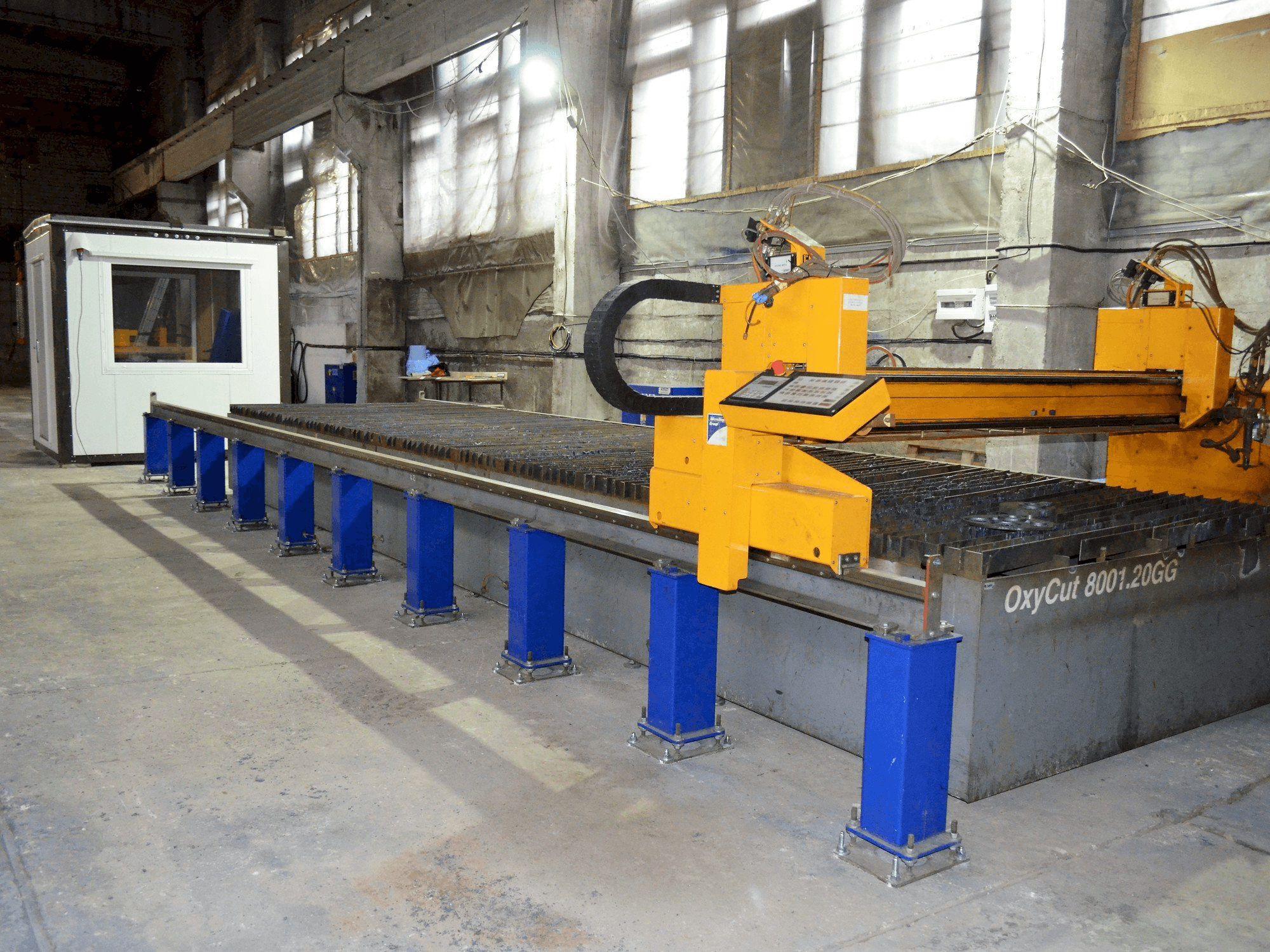 Vooraanzicht van MicroStep OxyCut 8001 20GG machine