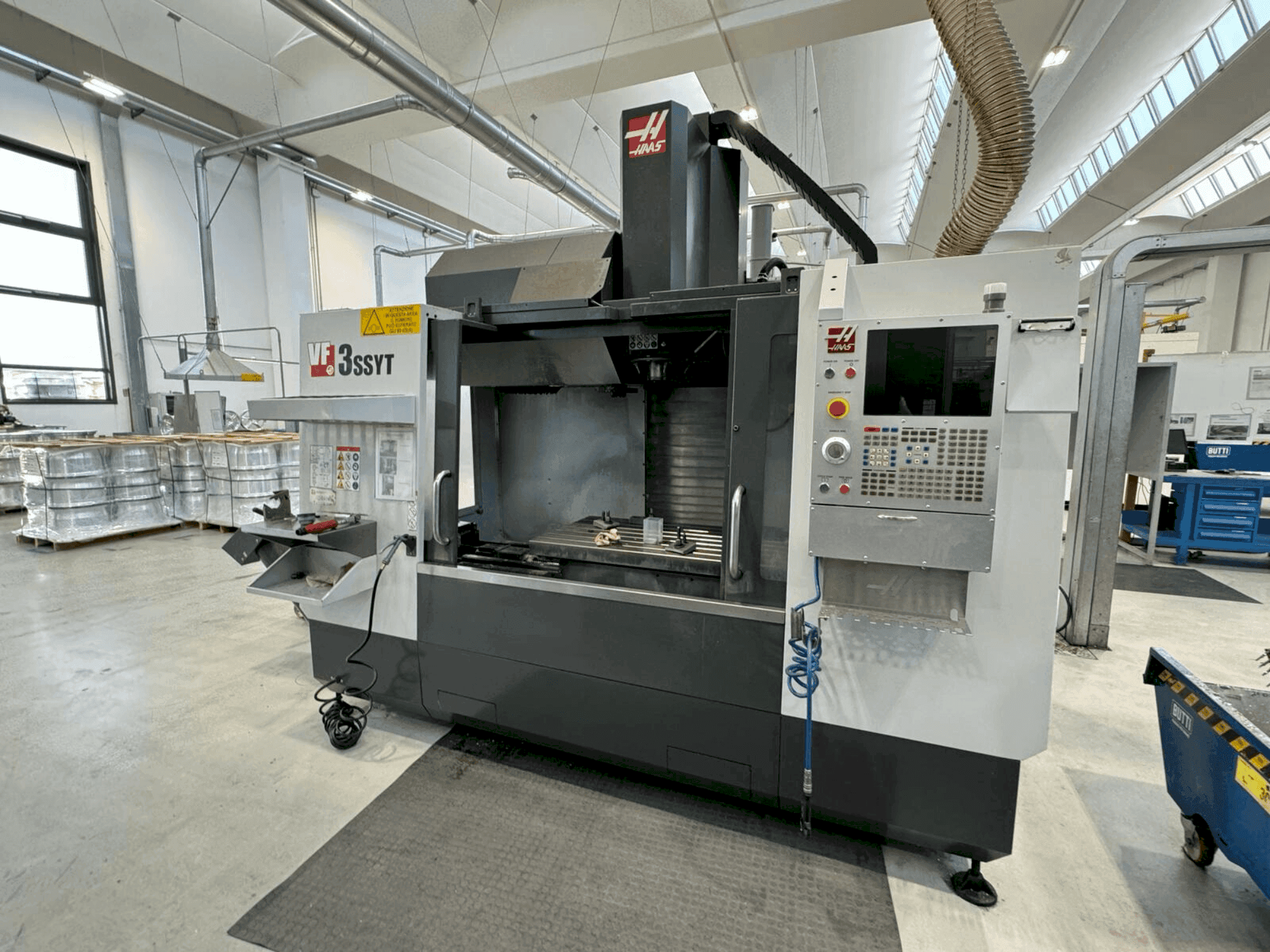 Vooraanzicht van HAAS VF-3SSYT machine