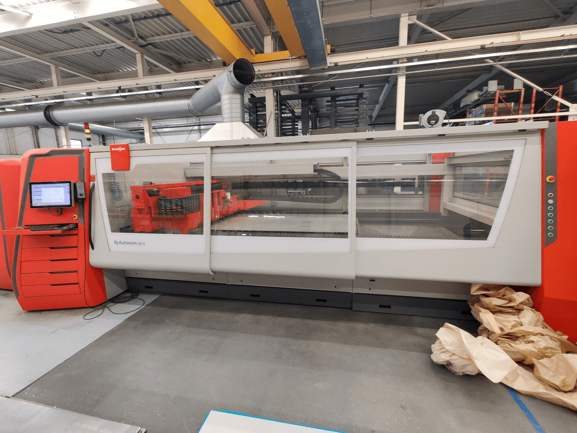 Vooraanzicht van Bystronic Autonom 3015 6kW CO2 machine