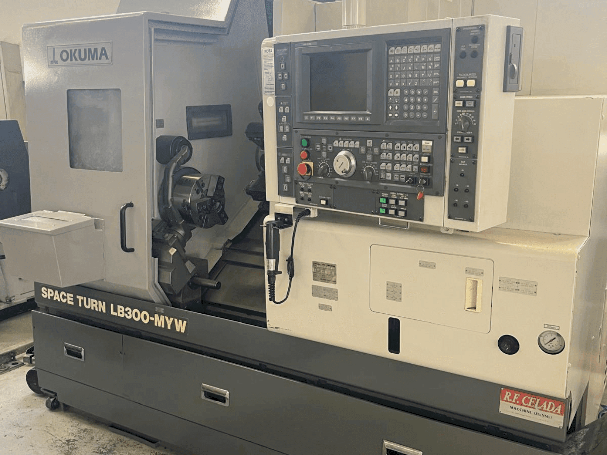 Vooraanzicht van Okuma SPACE TURN LB 300 MYW machine