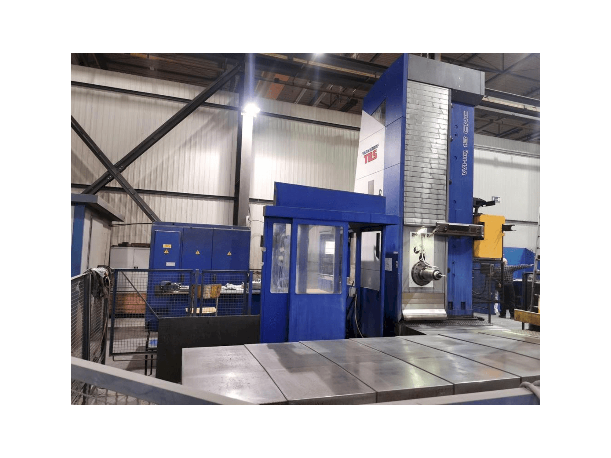 Vooraanzicht van TOS VARNSDORF WHQ 13 CNC machine