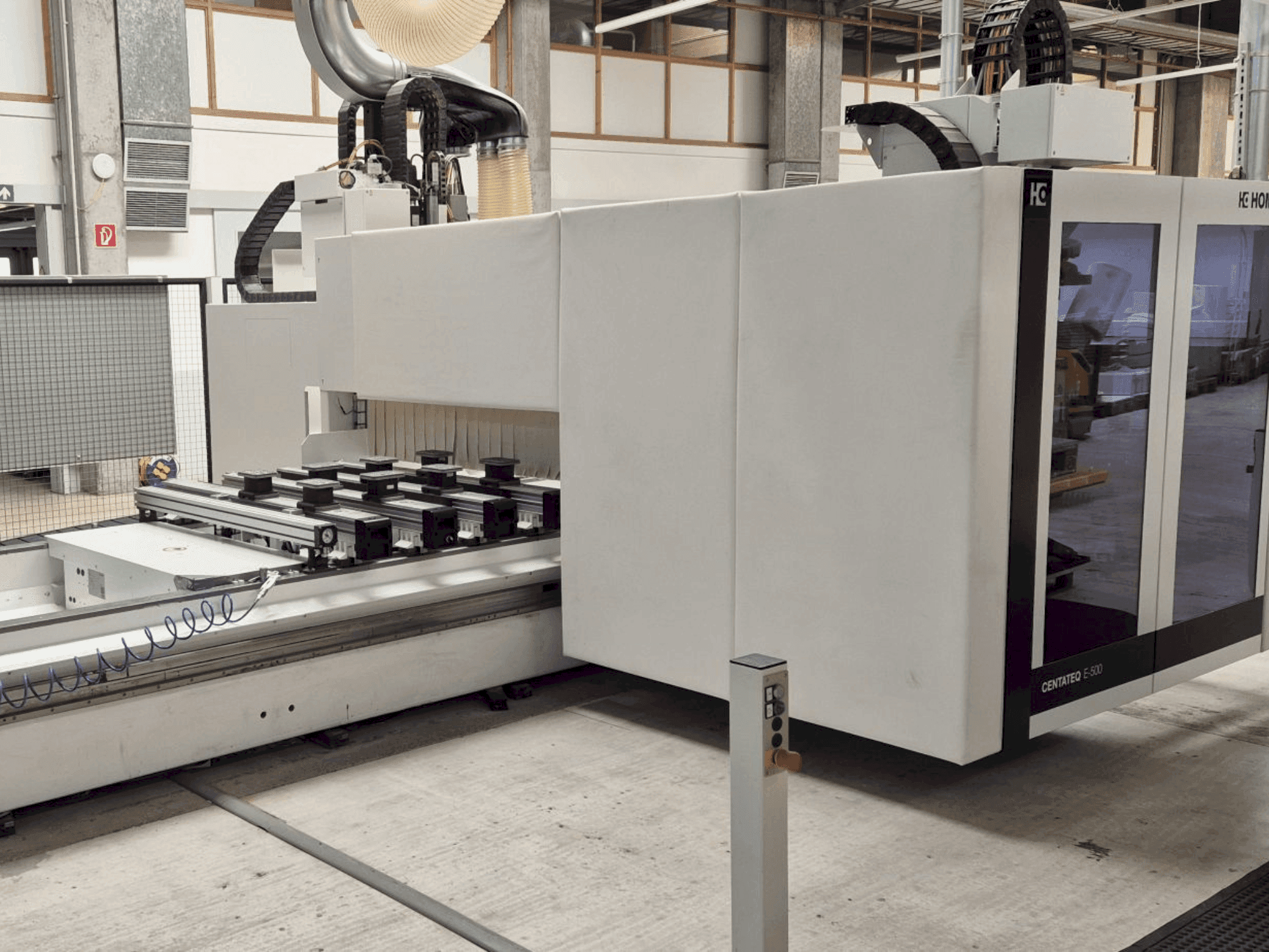 Vooraanzicht van HOMAG CENTATEQ E-500 machine