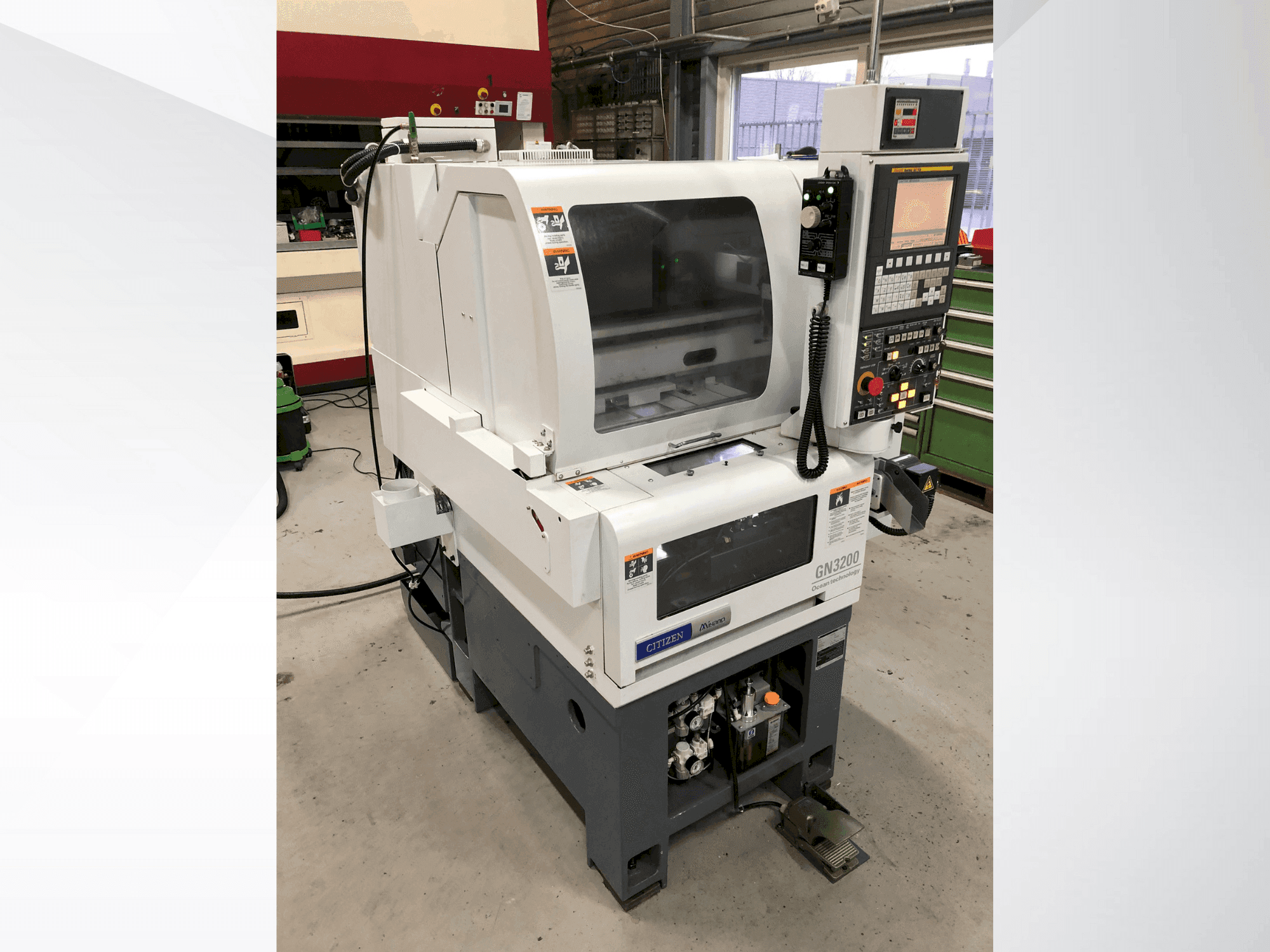 Vooraanzicht van Citizen Miyano GN-3200 machine