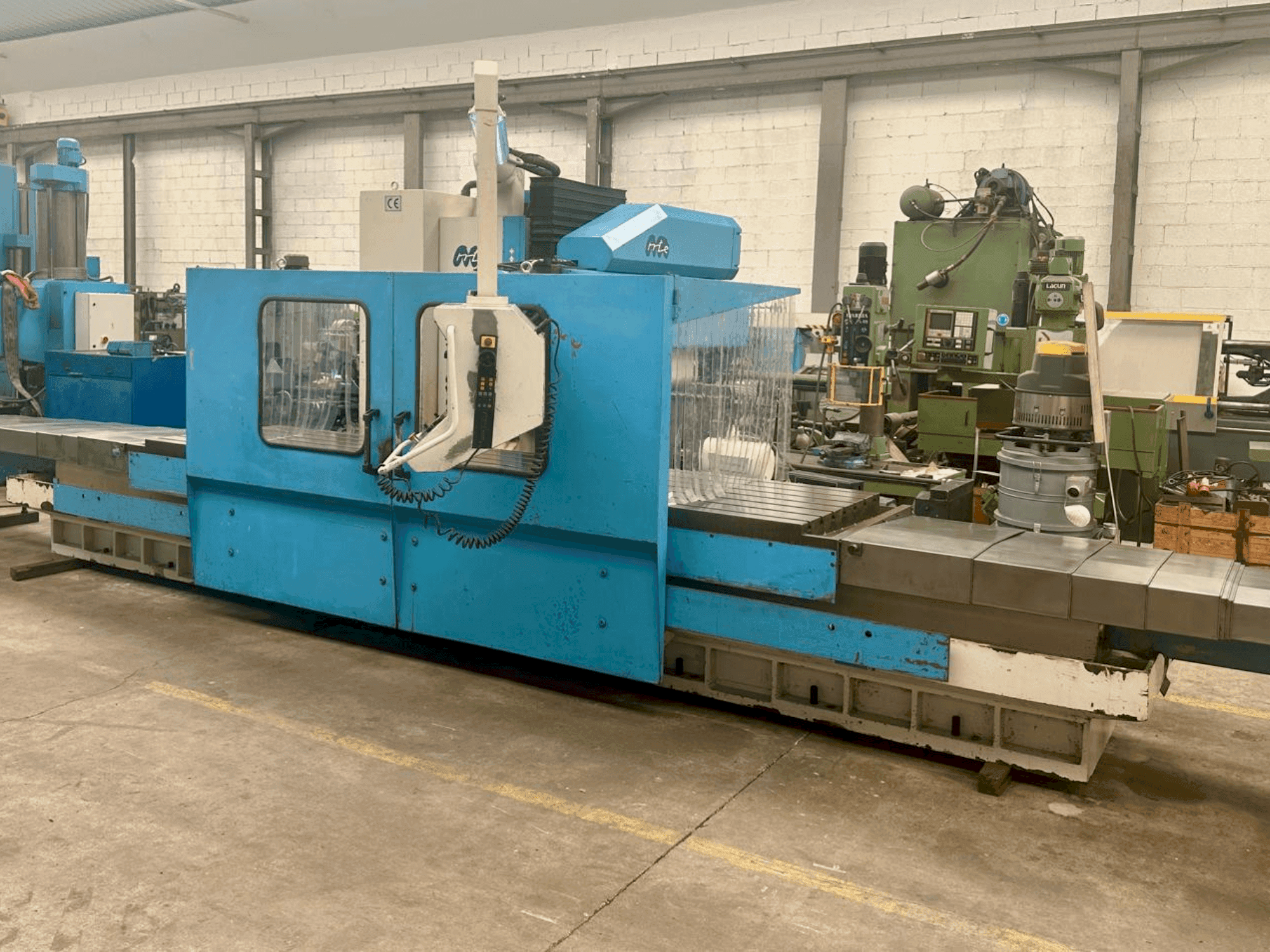 Vooraanzicht van MTE BF 4200 machine