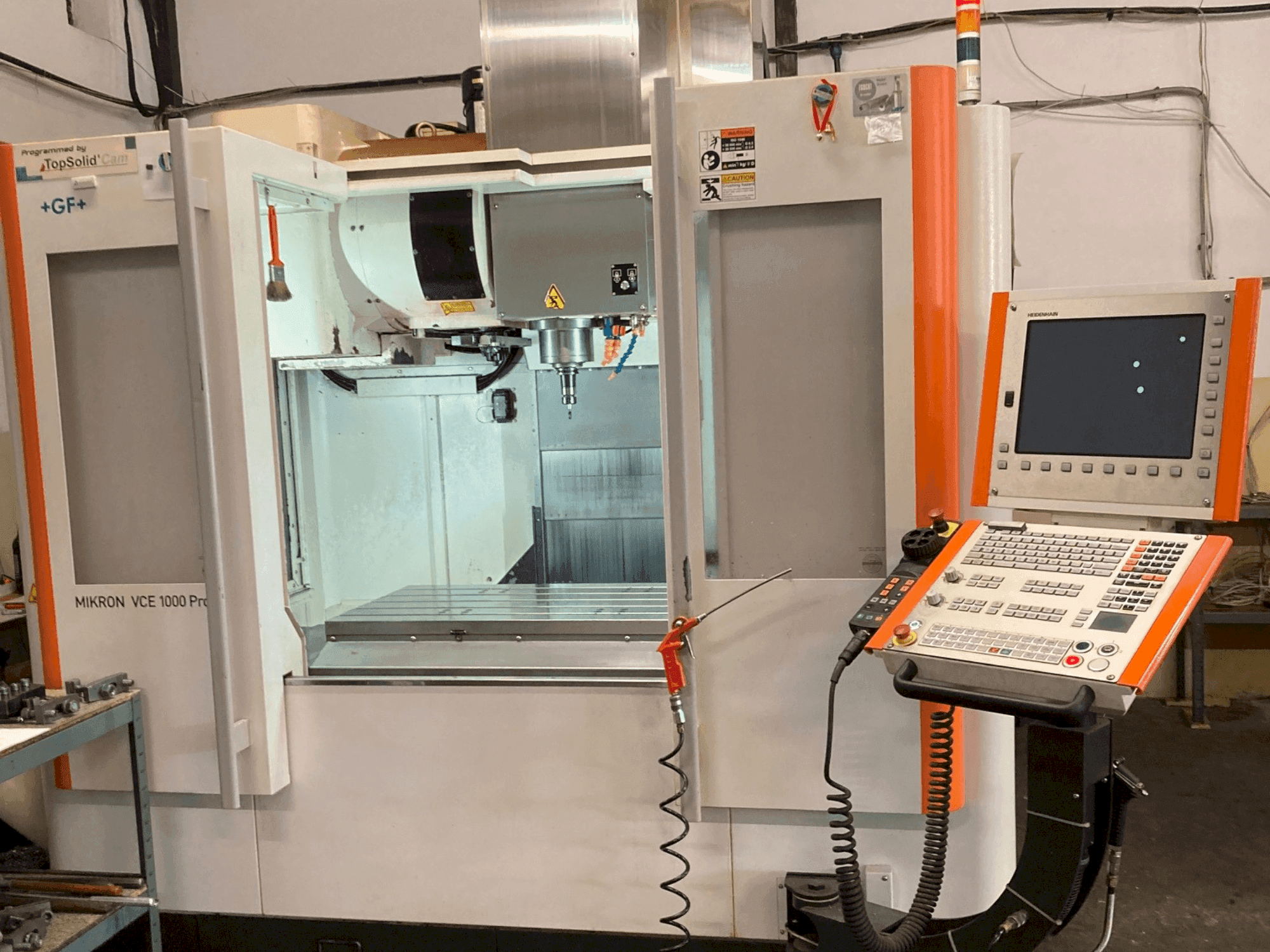 Vooraanzicht van +GF+ Mikron VCE 1000 Pro machine