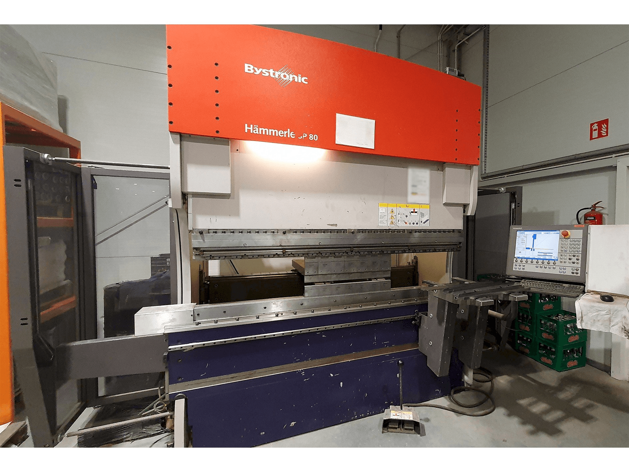 Vooraanzicht van Bystronic 3P 80/210 machine