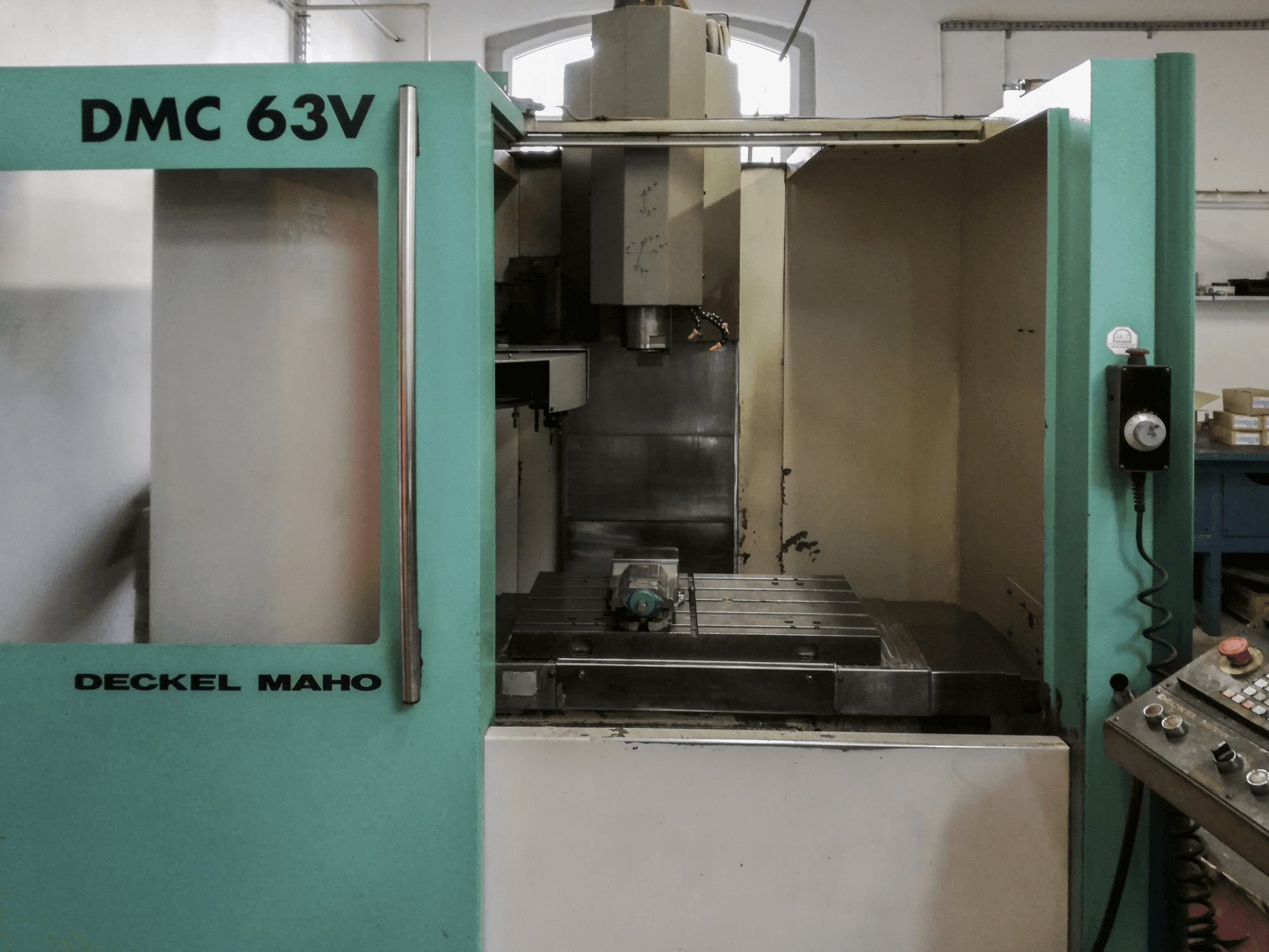 Vooraanzicht 1 van Deckel Maho Gildemeister DMC 63 V machine
