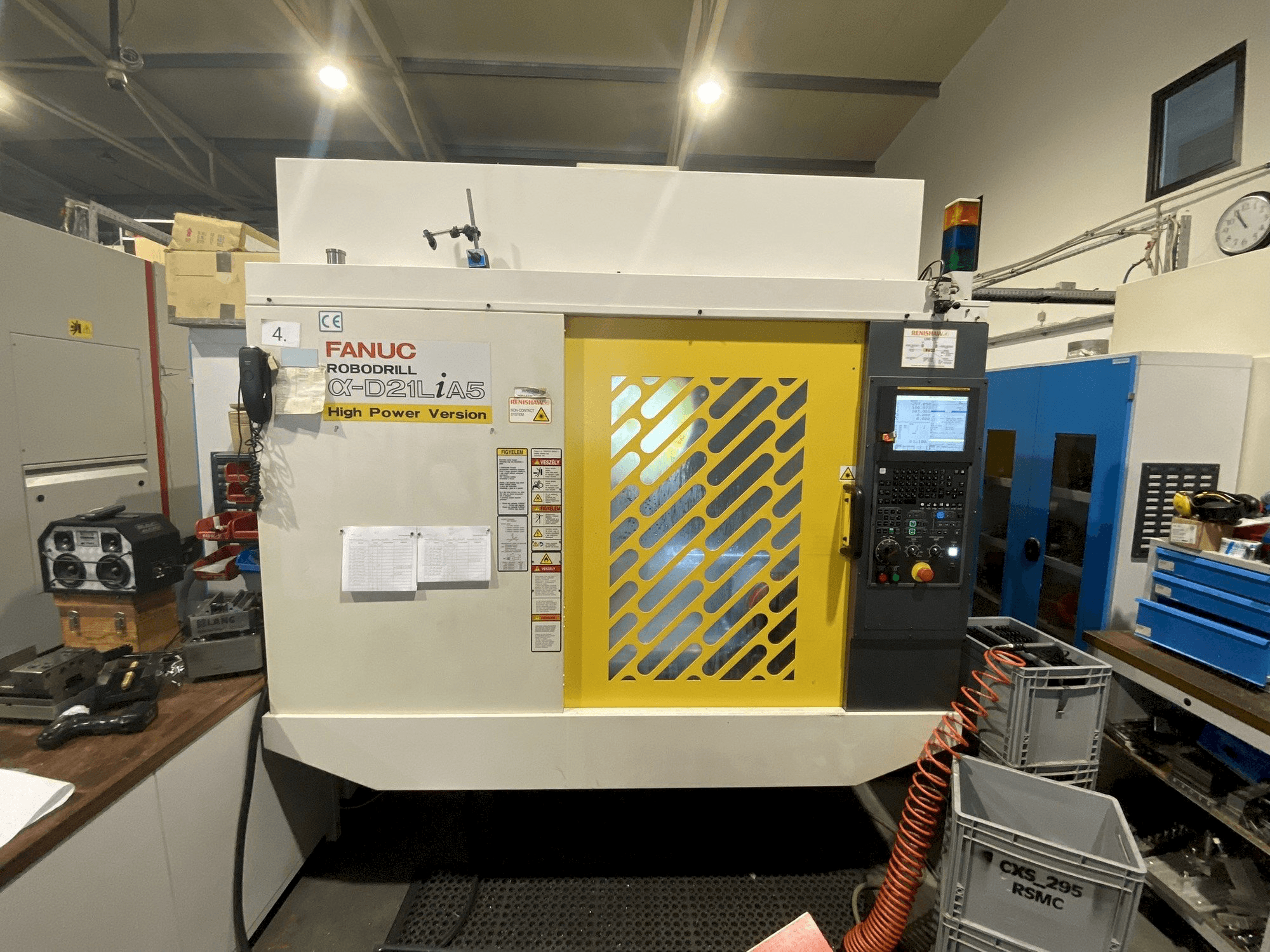 Vooraanzicht van FANUC Robodrill Alpha D21LiB5 machine