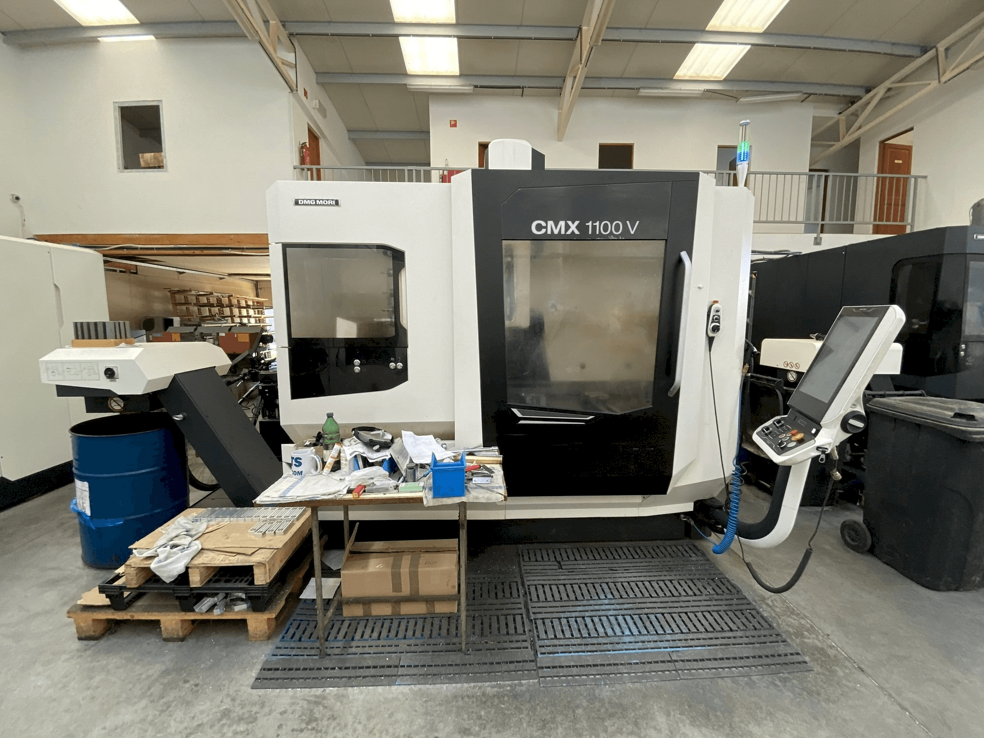 Vooraanzicht van DMG MORI CMX 1100 machine