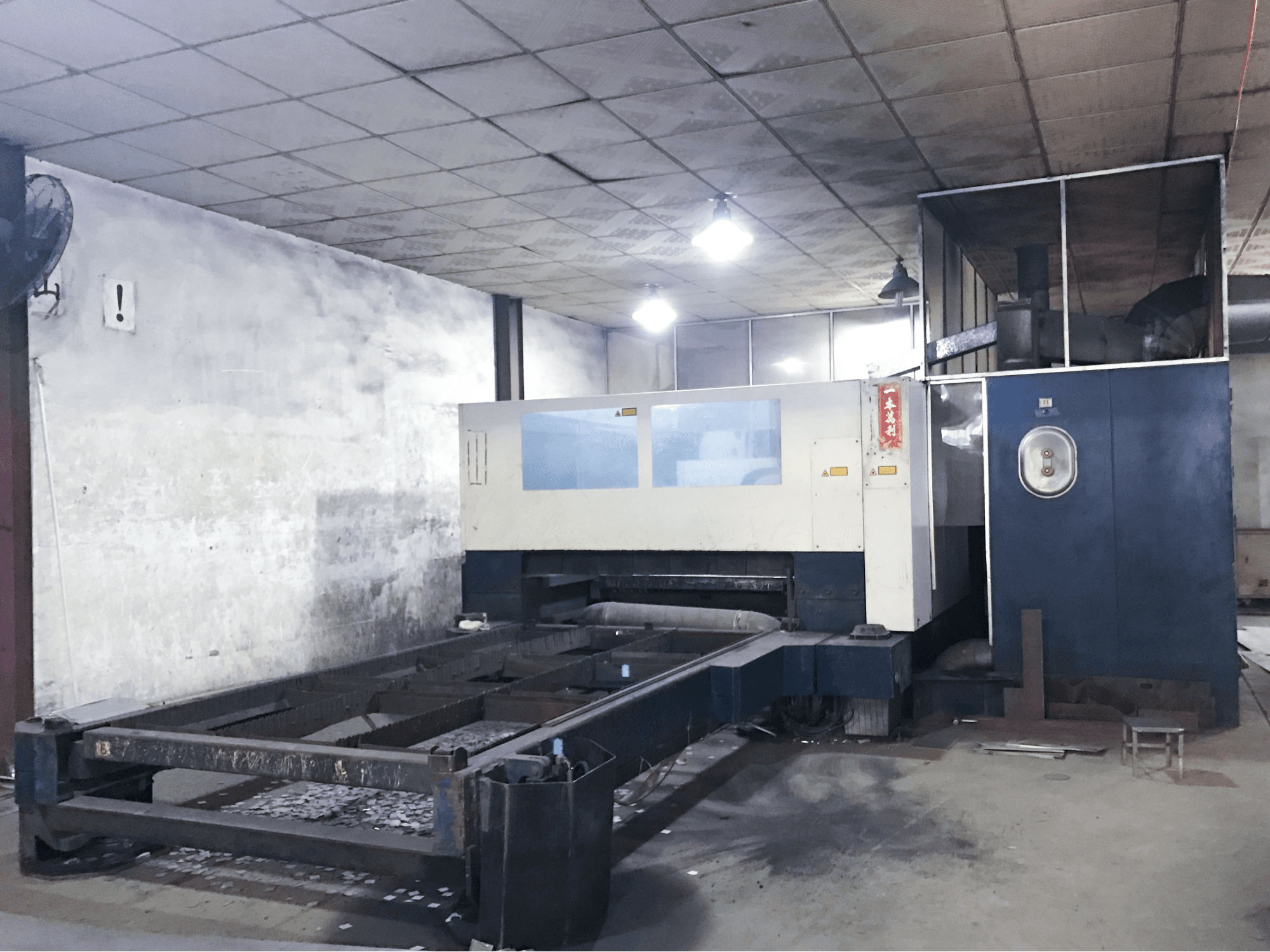 Recht aanzicht van Trumpf TruLaser 3030 machine