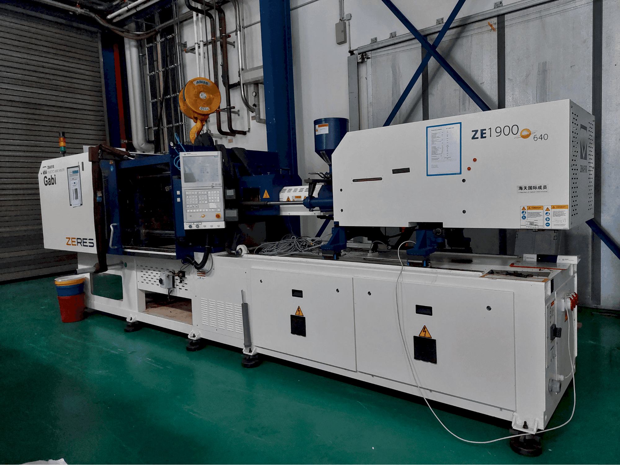 Vooraanzicht van HAITIAN ZHAFIR ZERES ZE1900 machine