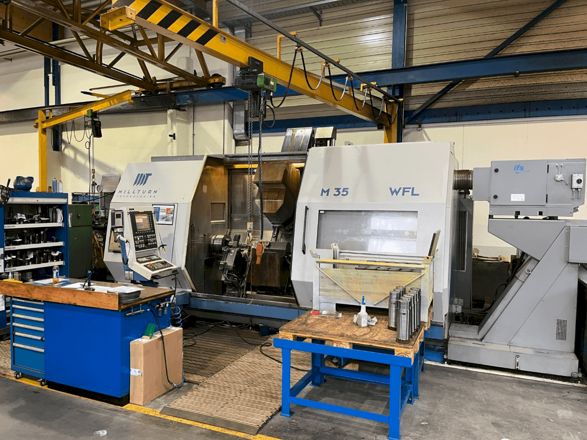 Vooraanzicht van WFL M-35 machine