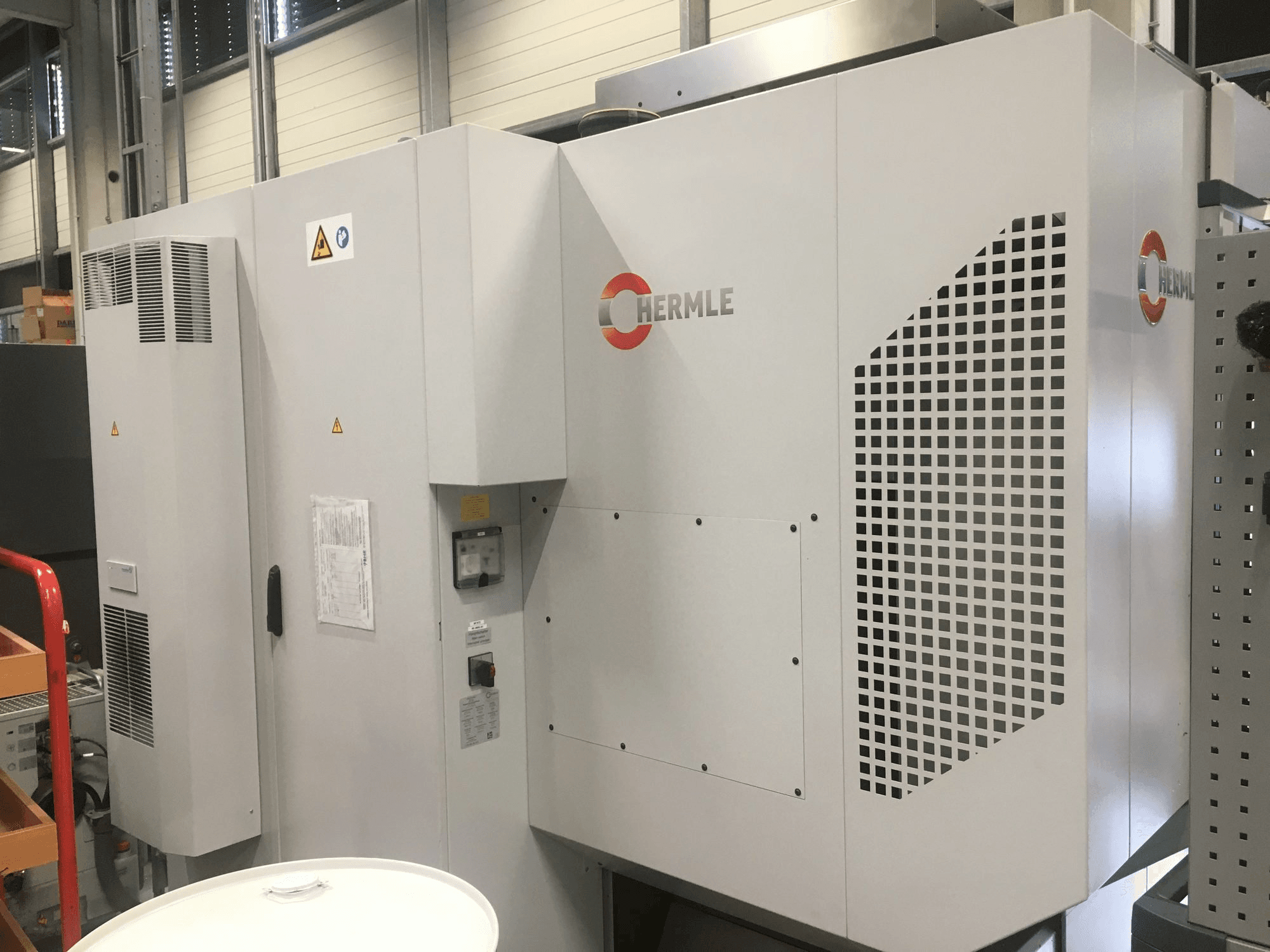 Vooraanzicht van HERMLE C400 U machine