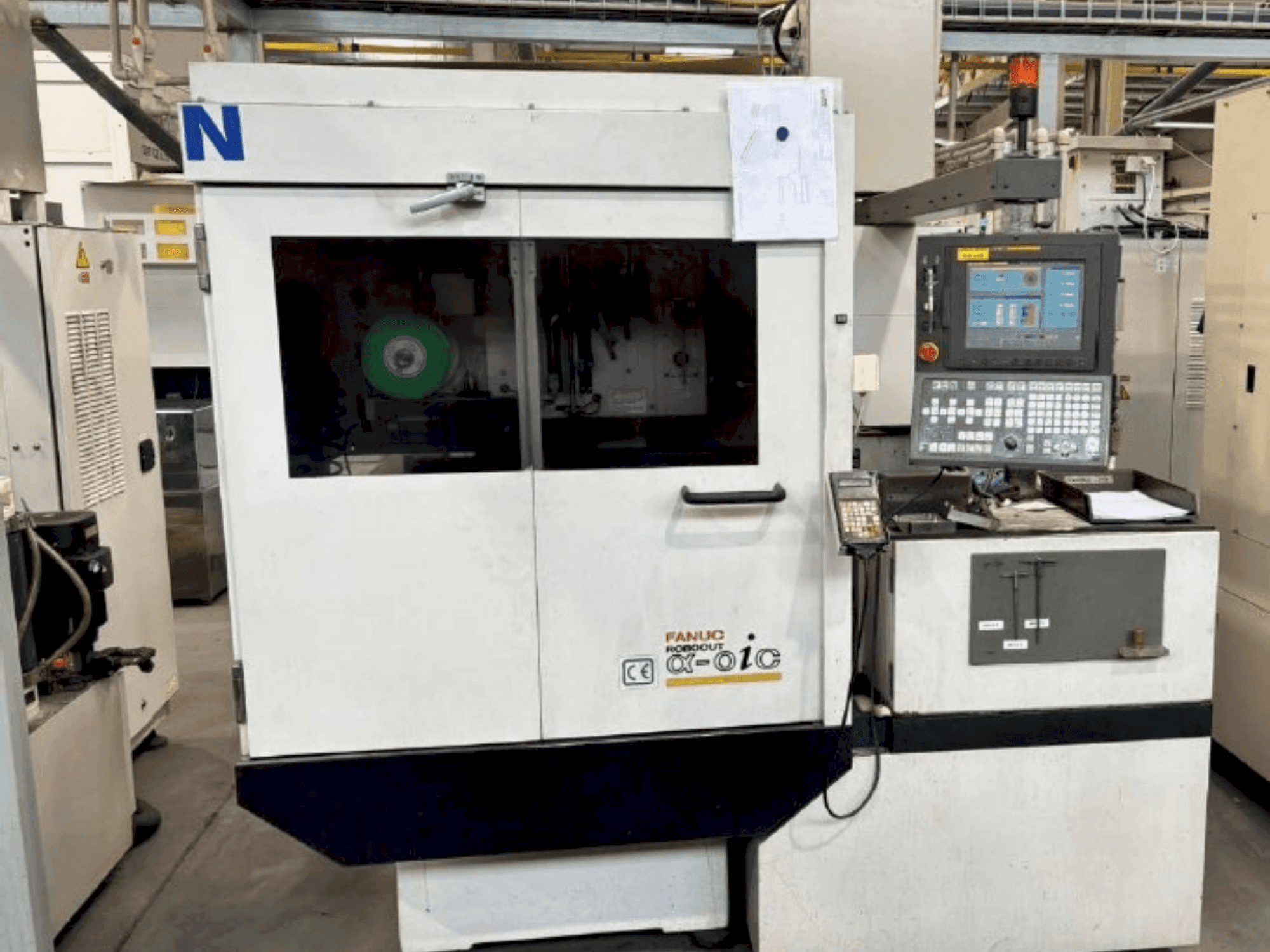 Vooraanzicht van FANUC Robocut alpha-0iC machine
