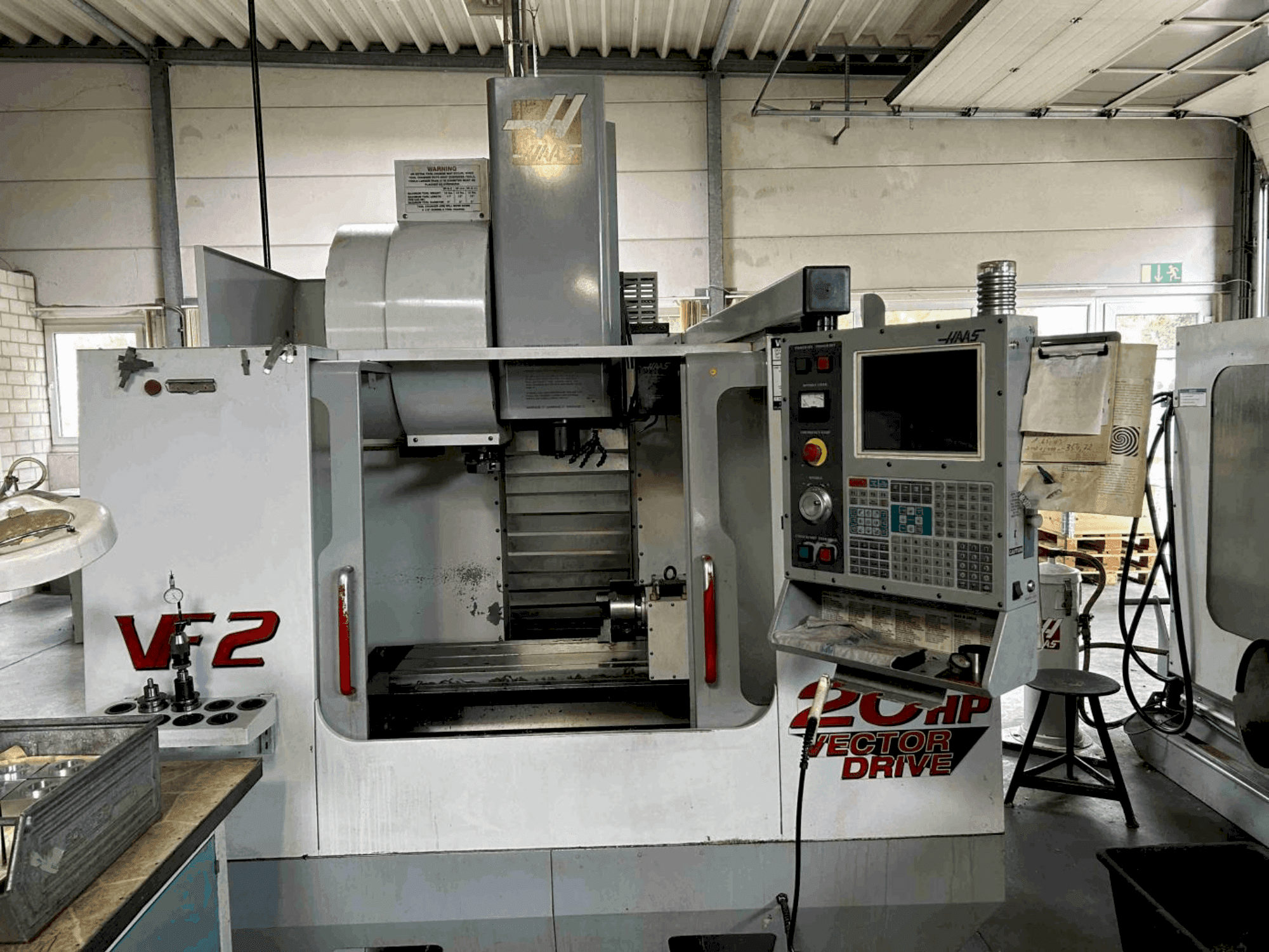 Vooraanzicht van HAAS VF2 HE machine