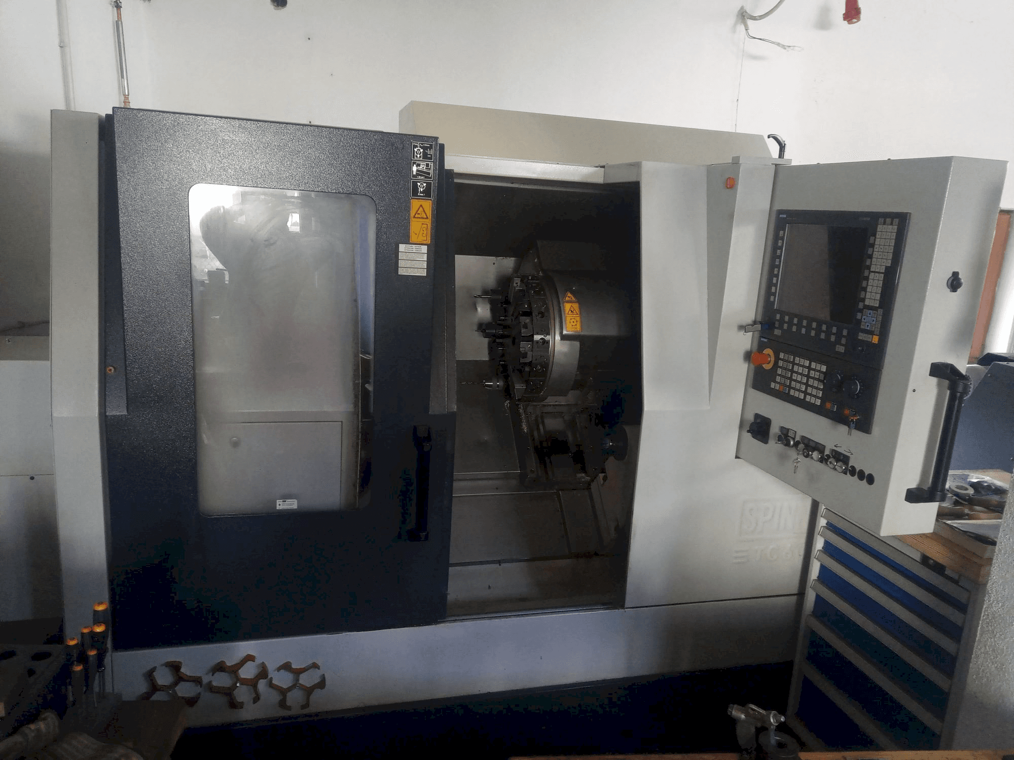 Vooraanzicht van SPINNER TC-65-MC machine