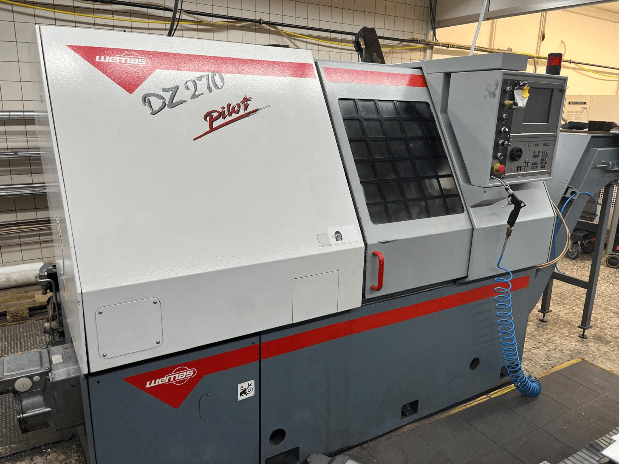 WEMAS DZ 270 horizontale draaimachine in vooraanzicht, met bedieningspaneel, ventilatie en veiligheidsvoorzieningen.
