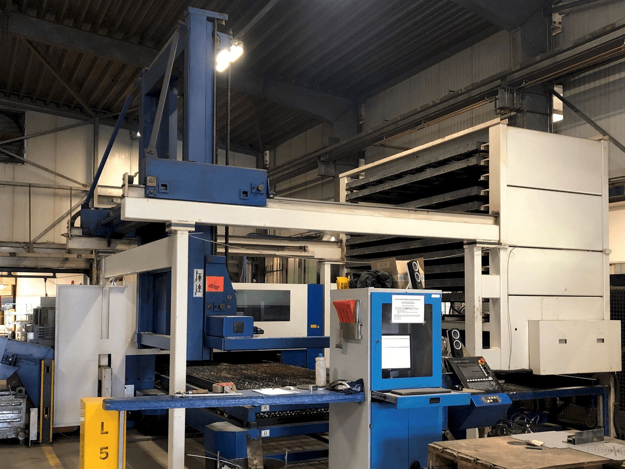Vooraanzicht van Trumpf Trumatic L3050 machine
